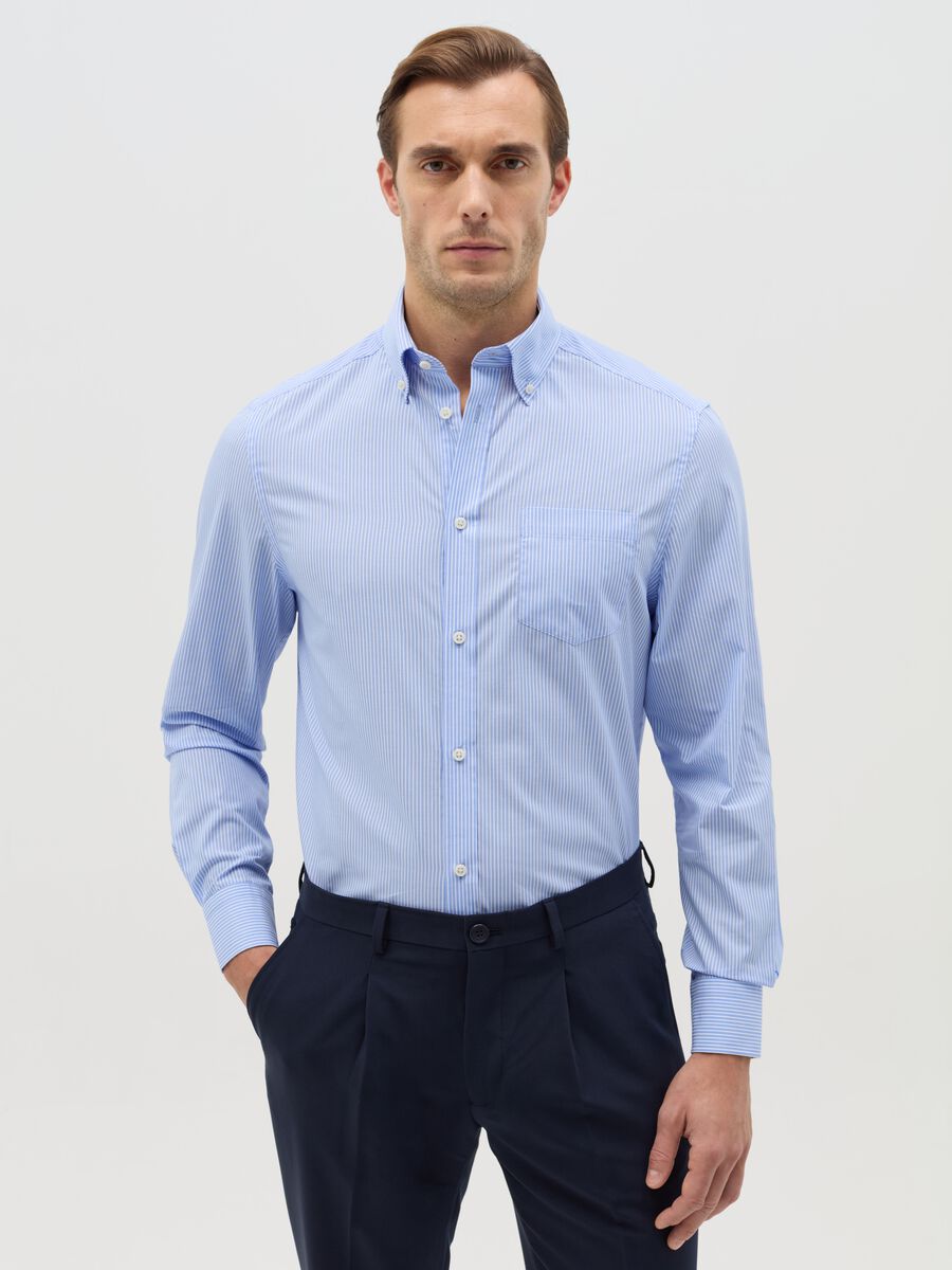 Regular-fit easy-iron shirt with thin stripes_0