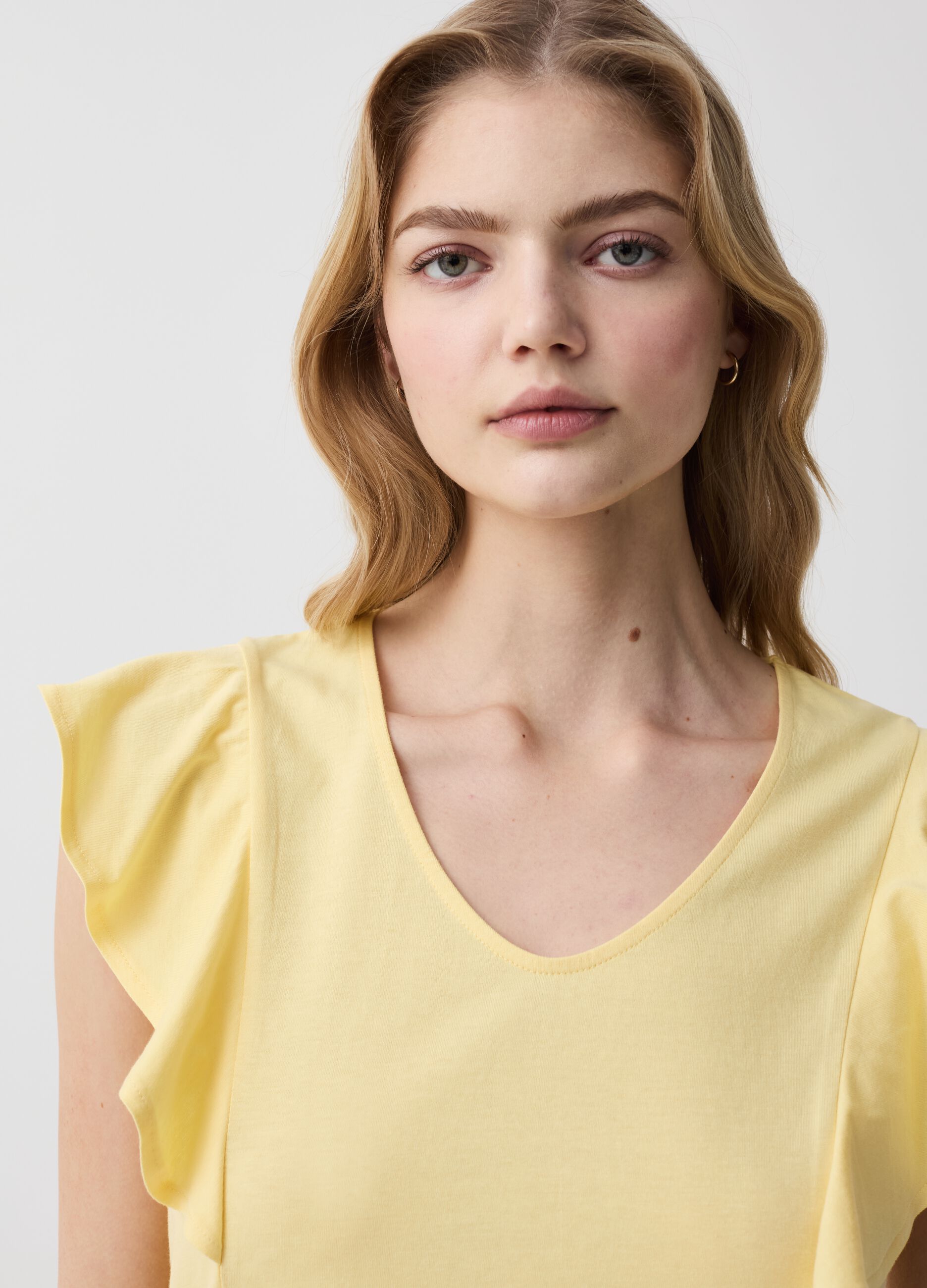 Sleeveless T-shirt with V neck and flounce
