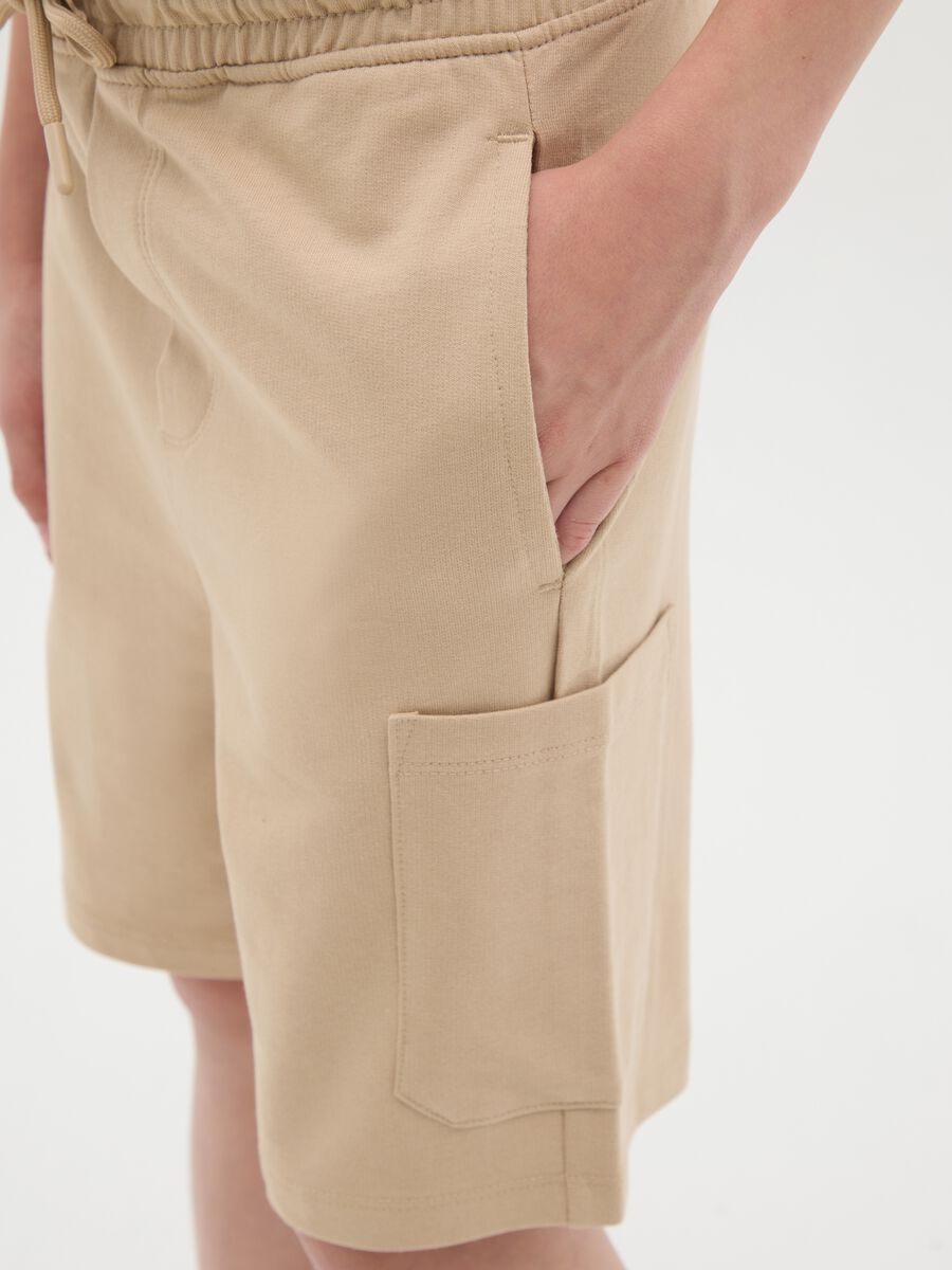 Beige cargo Bermuda joggers in cotton with drawstring_1
