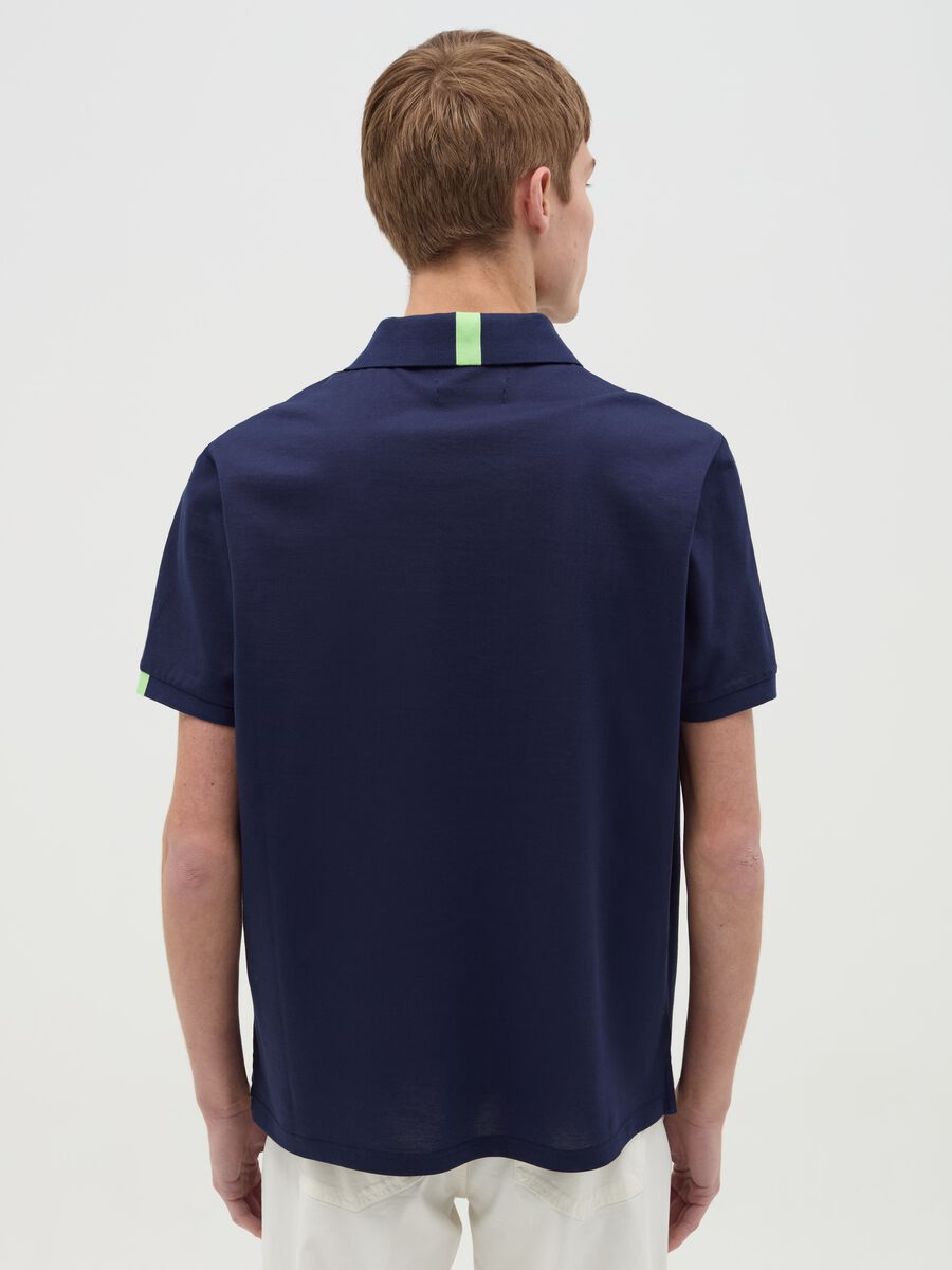 Polo shirt with contrasting detail and logo embroidery_2