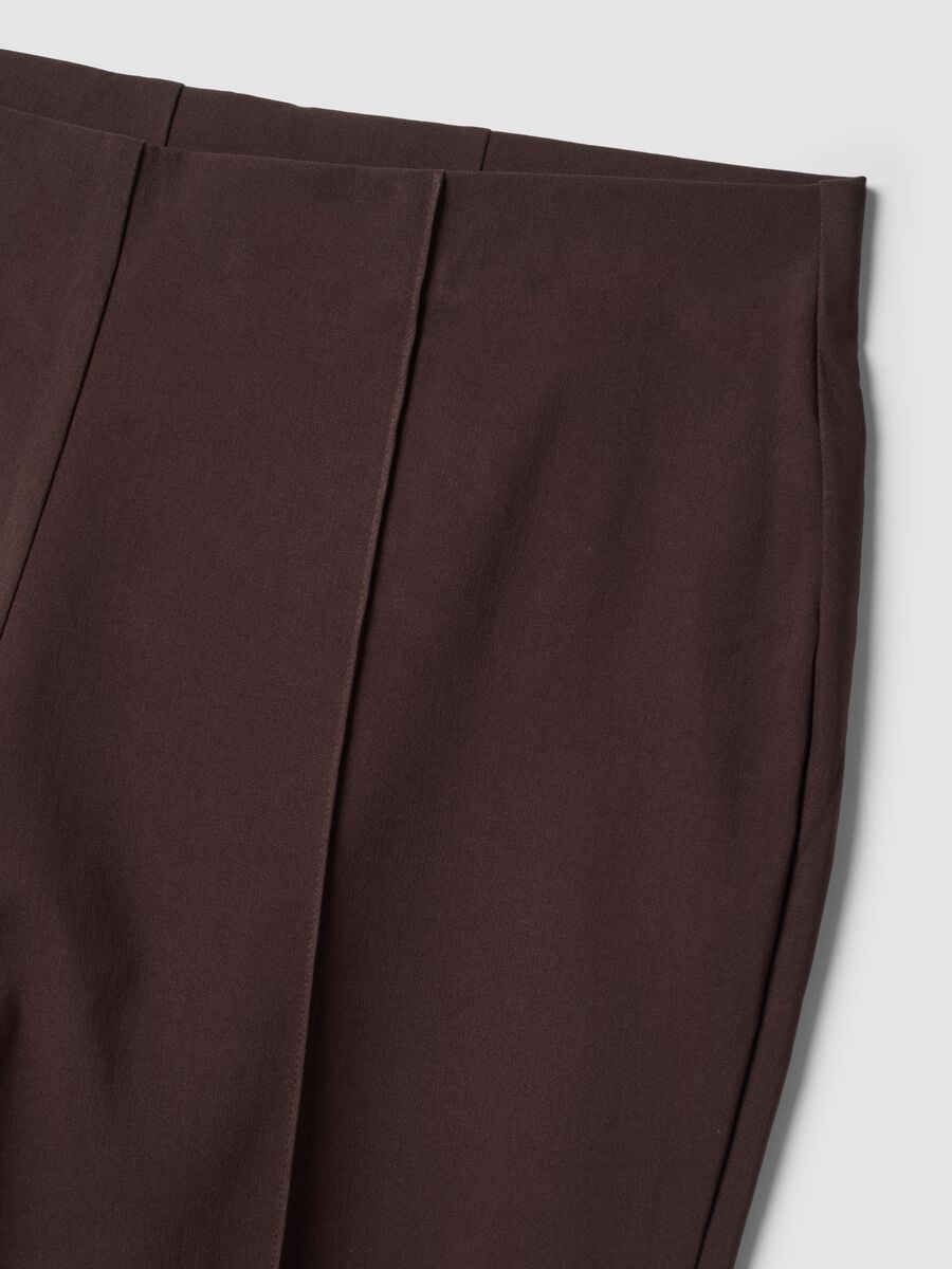 Pantaloni marroni flare fit in viscosa elasticizzata_5