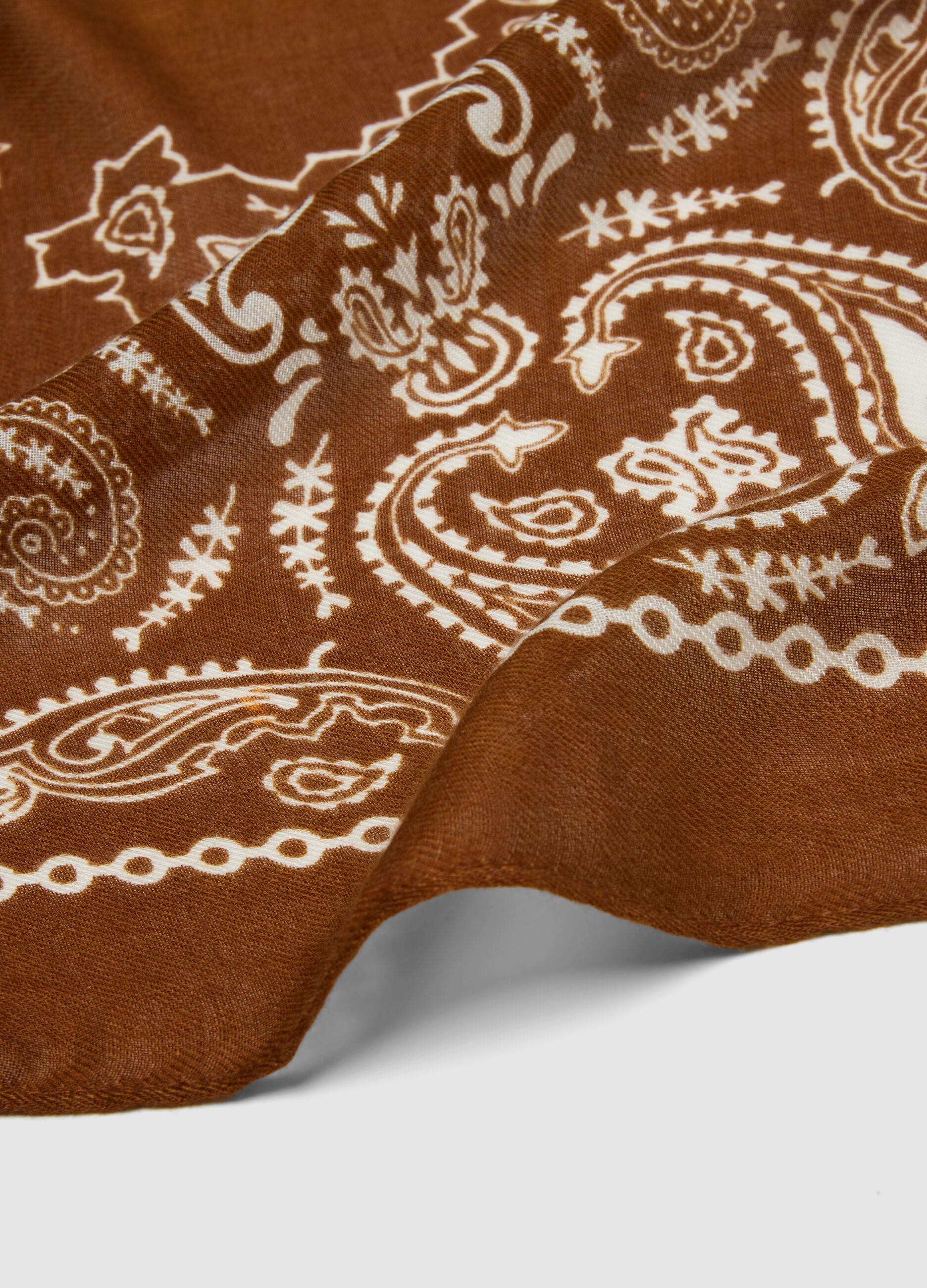 Brown wool-blend scarf with paisley print