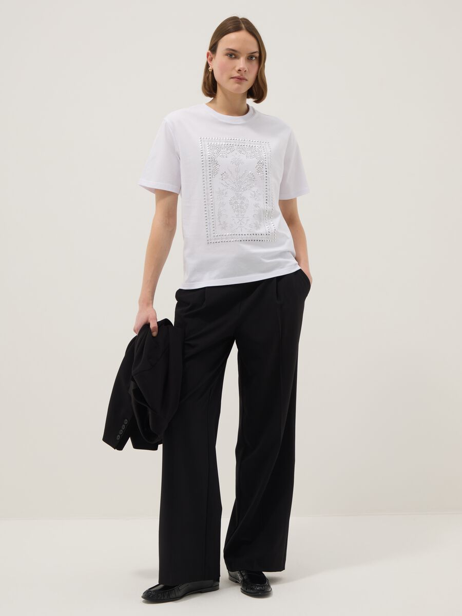 T-shirt in puro cotone bianca regular fit con motivo in strass_1