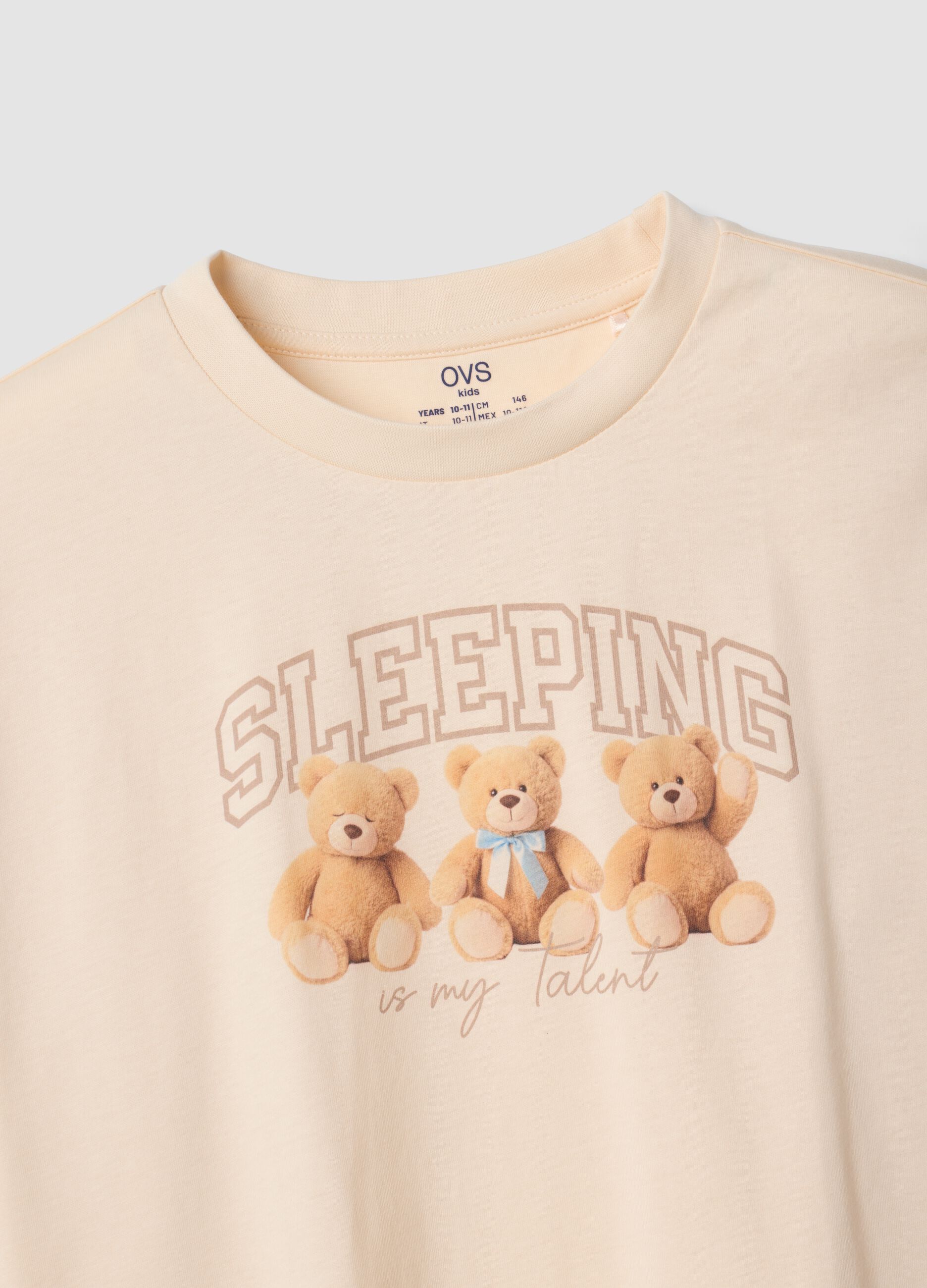 Beige organic cotton pyjamas with crew neck and teddy bear print