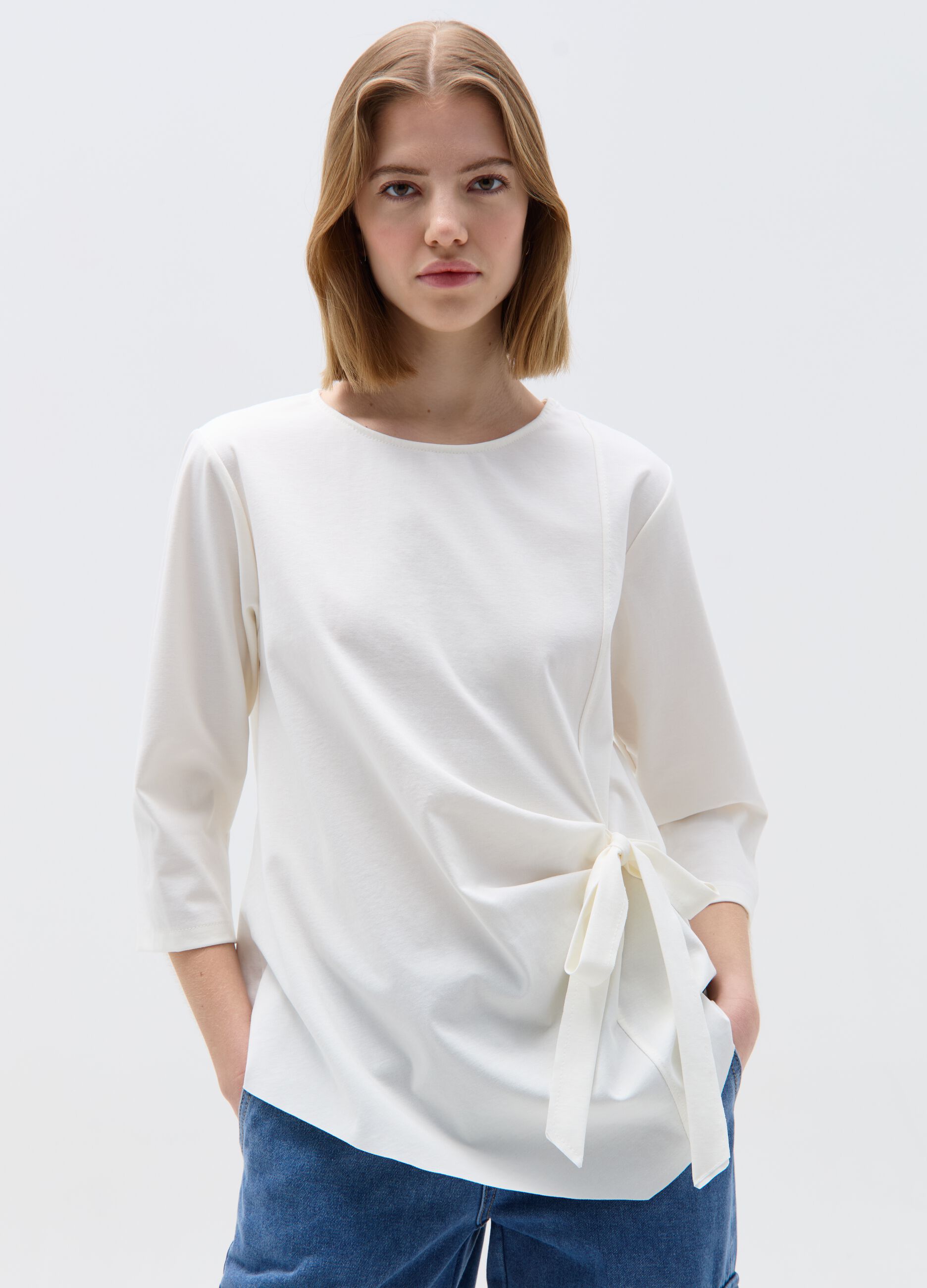 Blusa asimmetrica con fiocco laterale