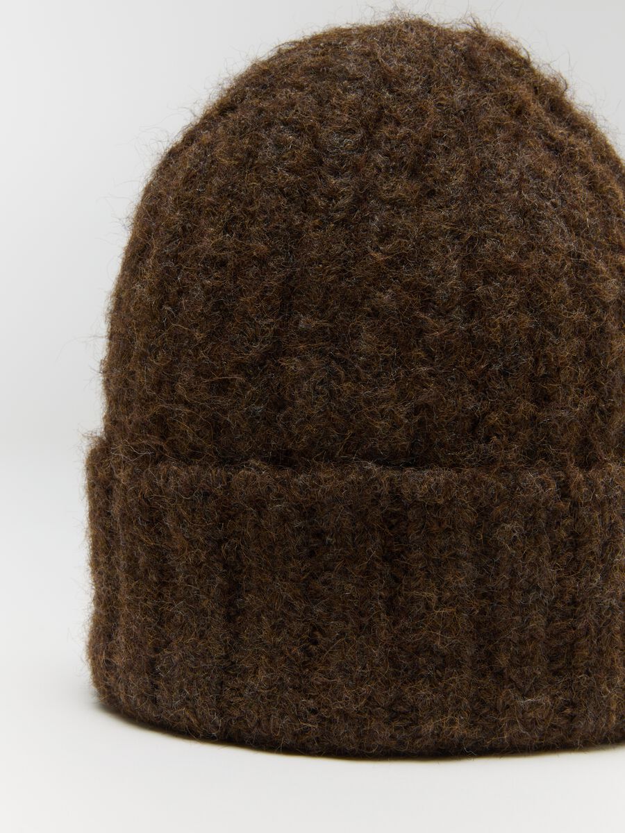 Berretto marrone lavorato in maglia jersey_2