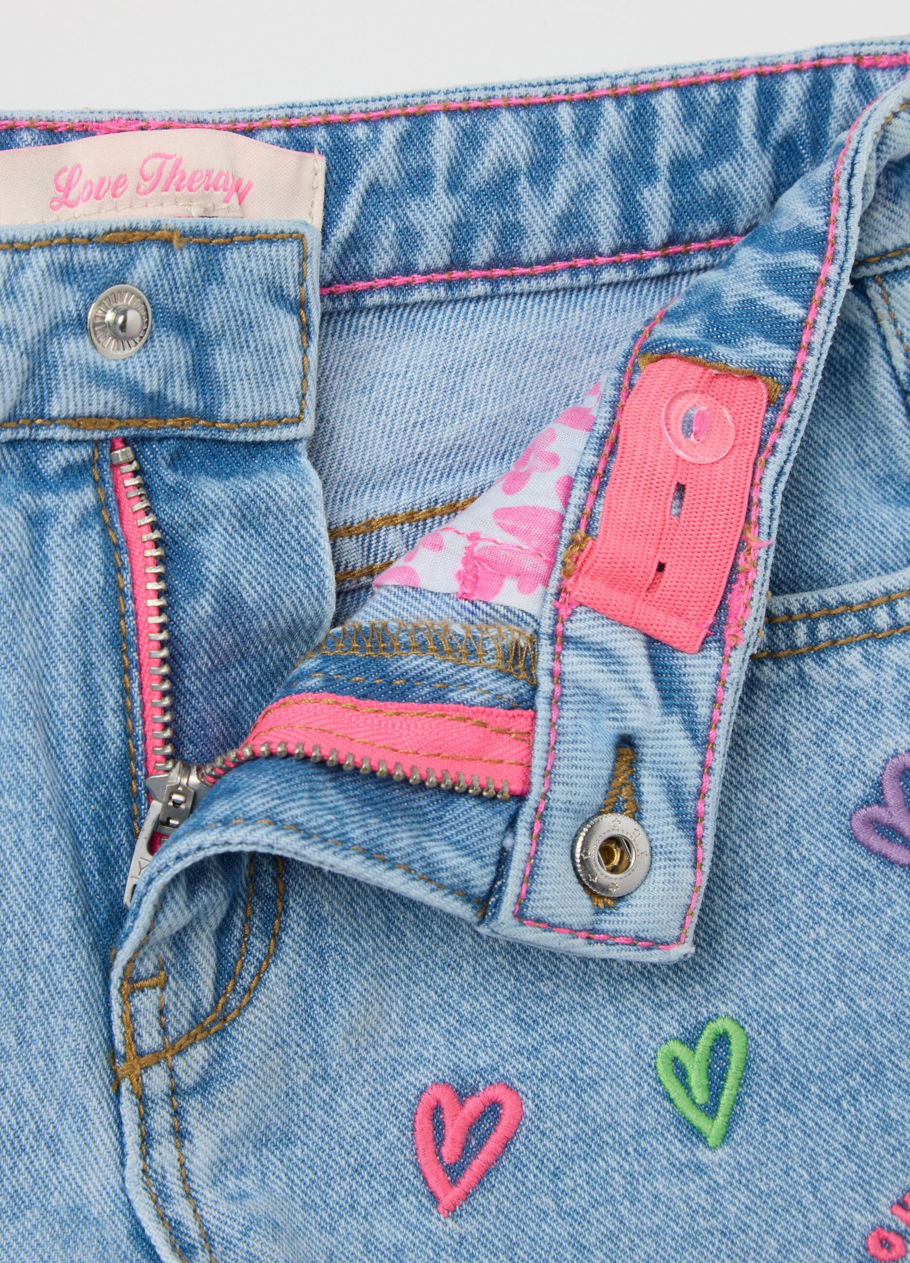 Denim shorts in cotton with embroidered hearts