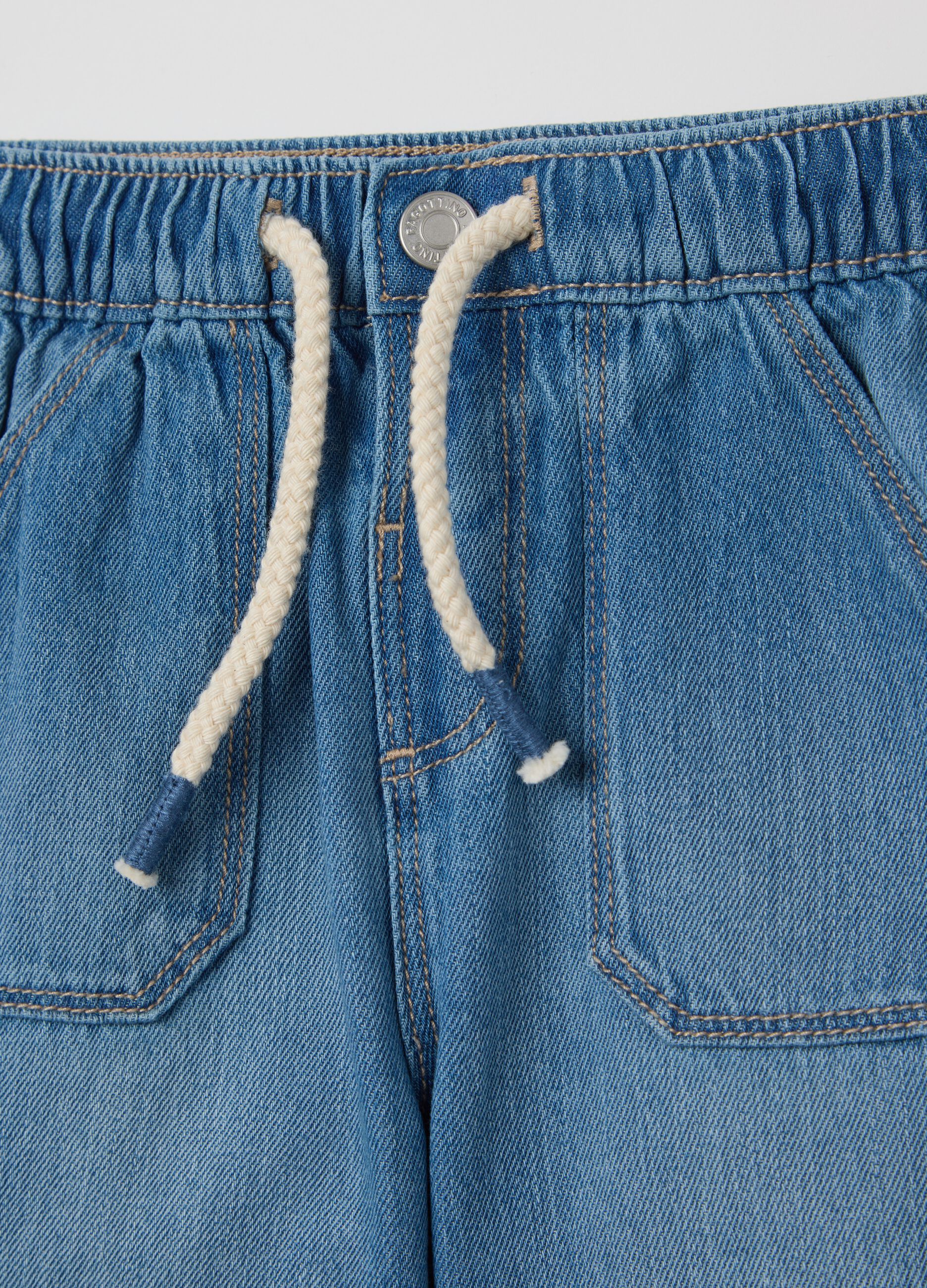 Bermuda in denim con coulisse e tasche