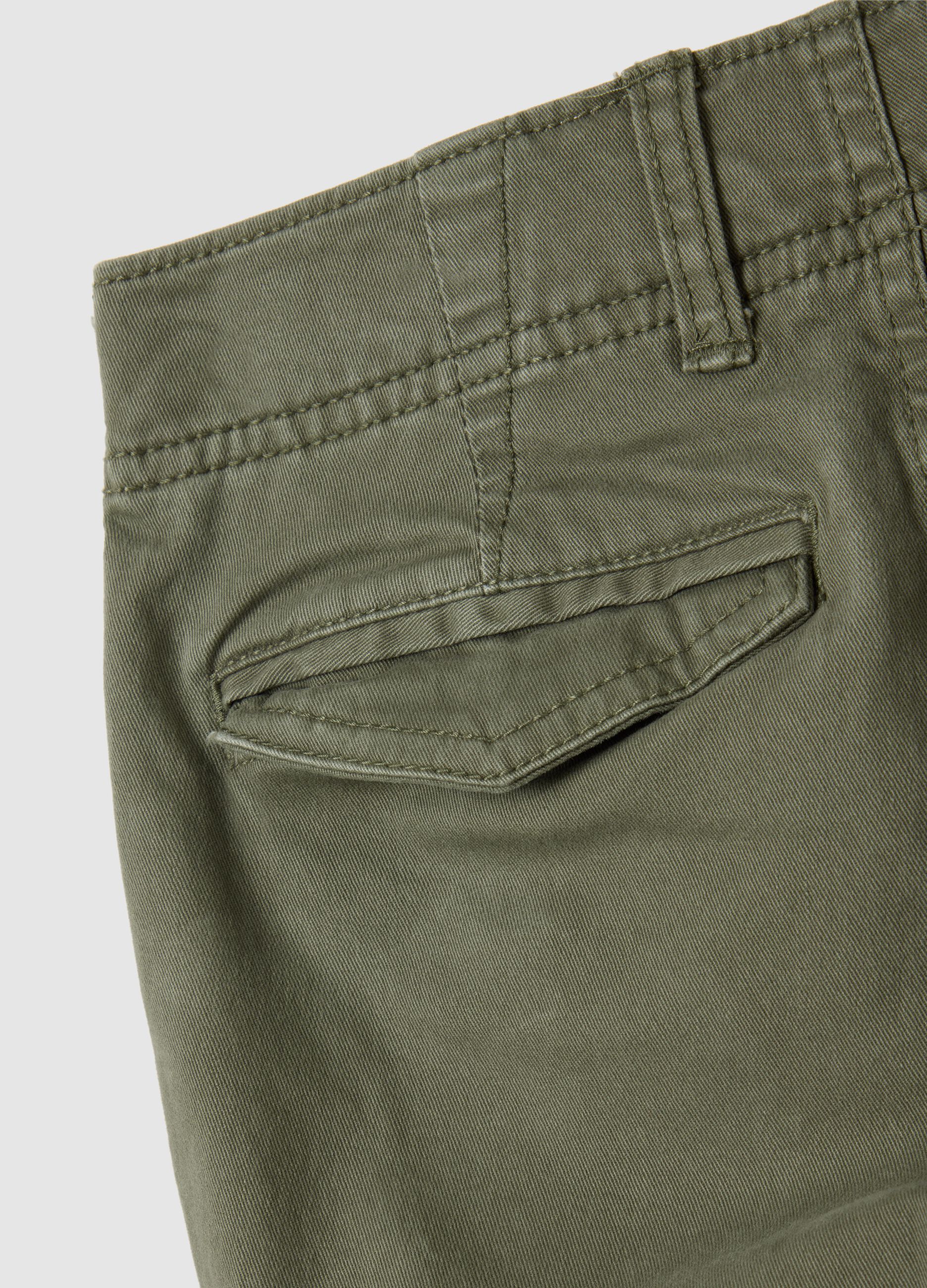Bermuda cargo in cotone stretch