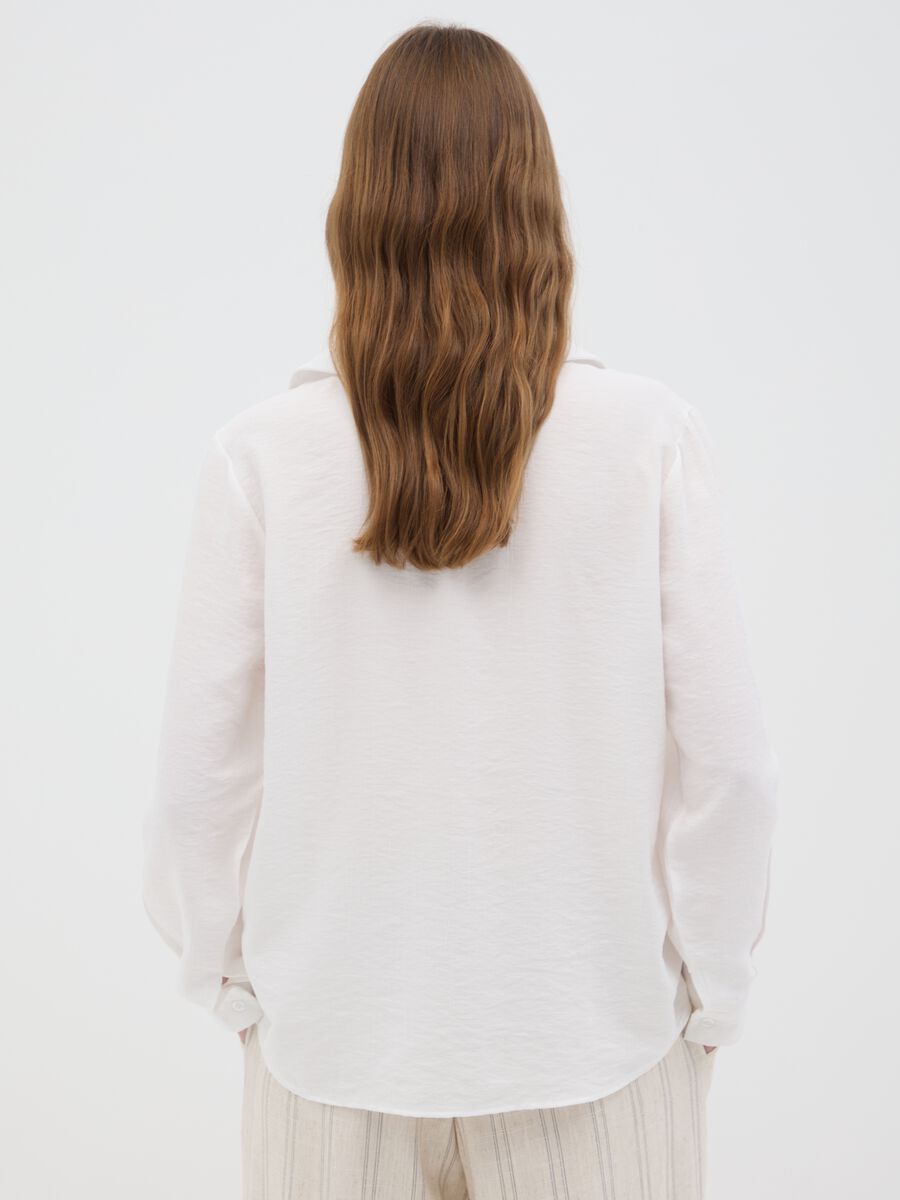Women's white blend V-neck regular fit shirt_2