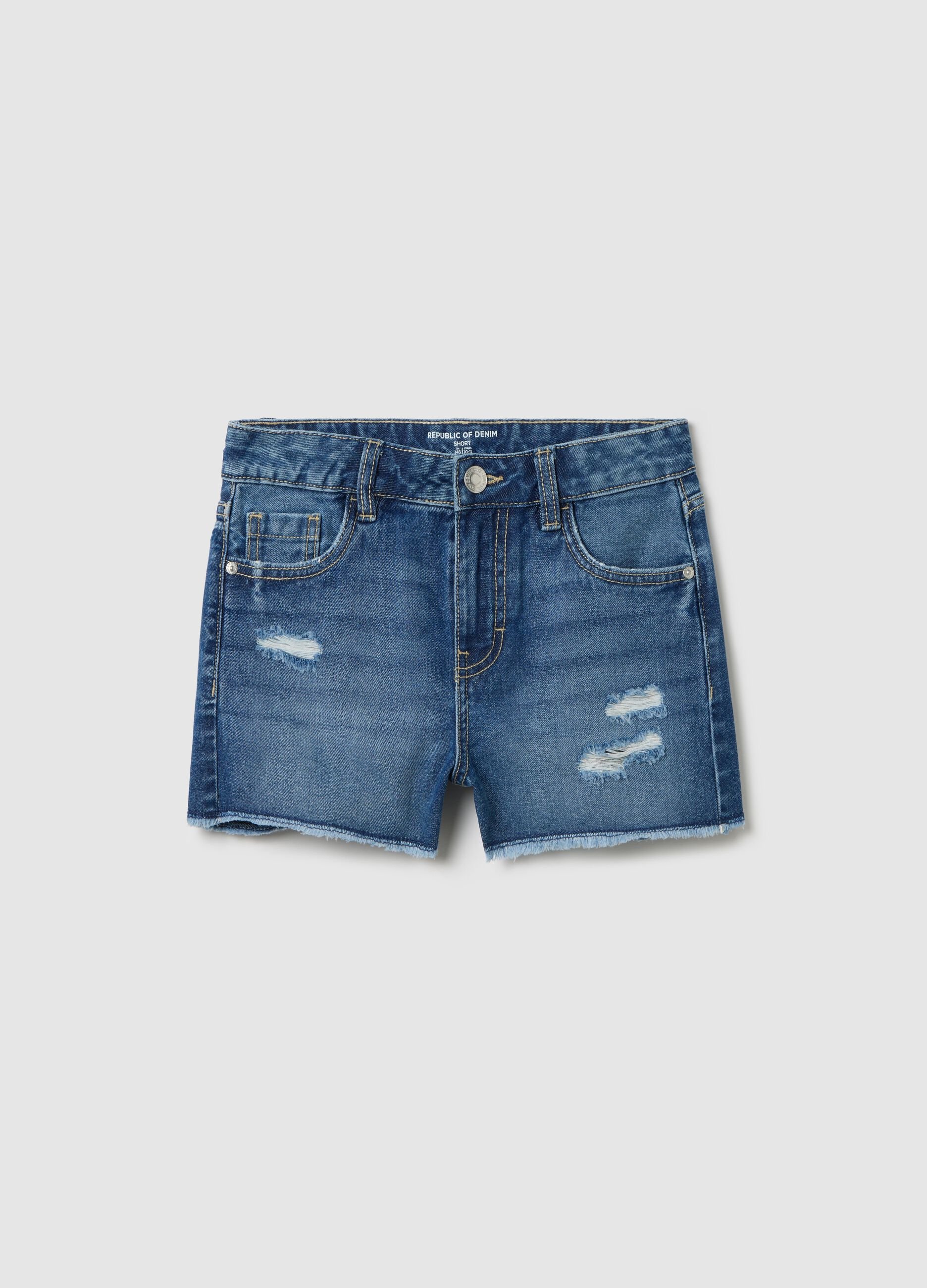 Denim shorts with five pockets and abrasions