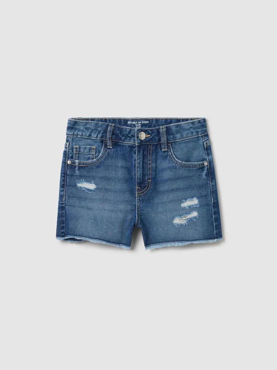 Denim shorts with five pockets and abrasions_0