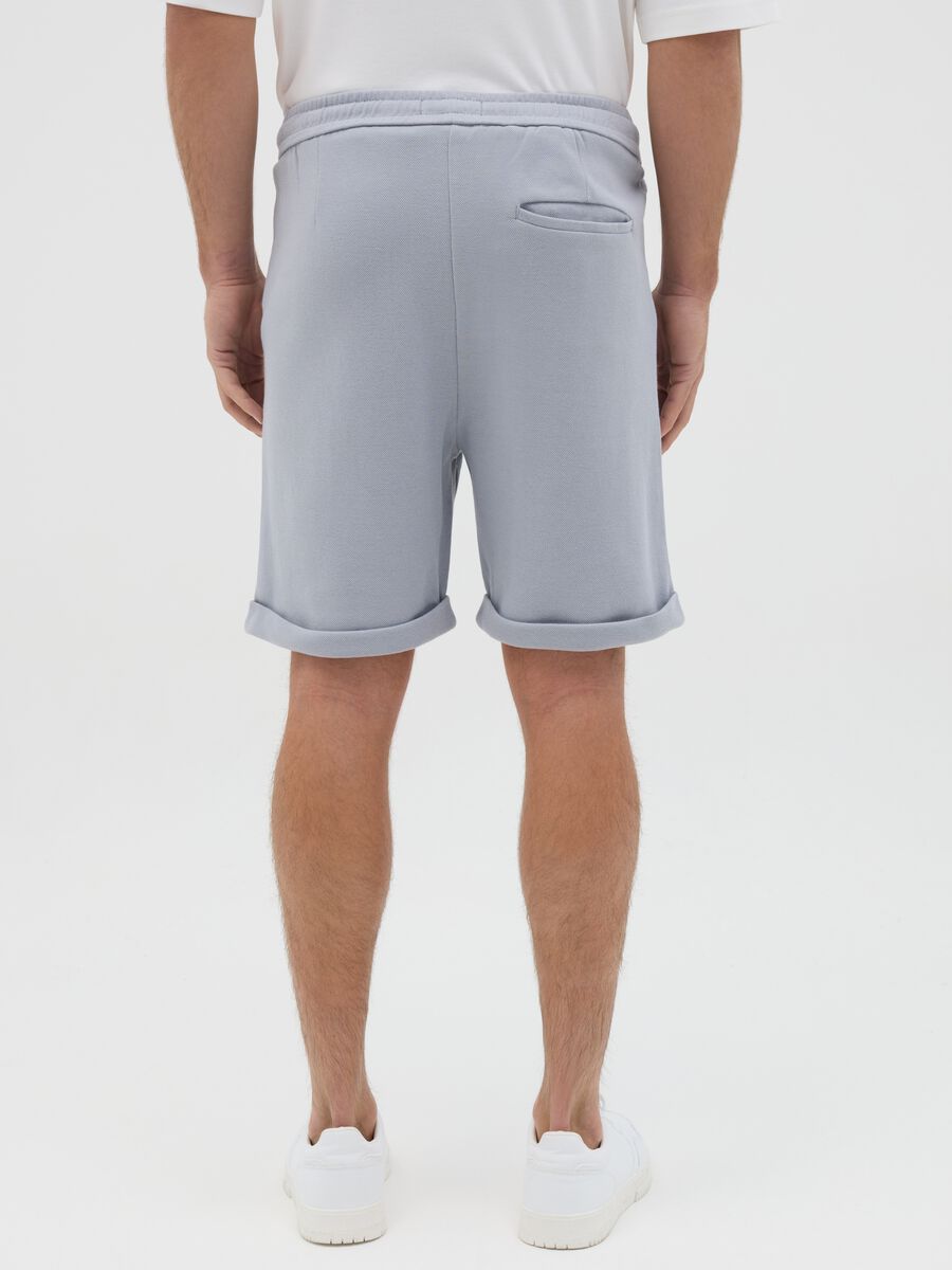 Chino Bermuda shorts in cotton with drawstring_3