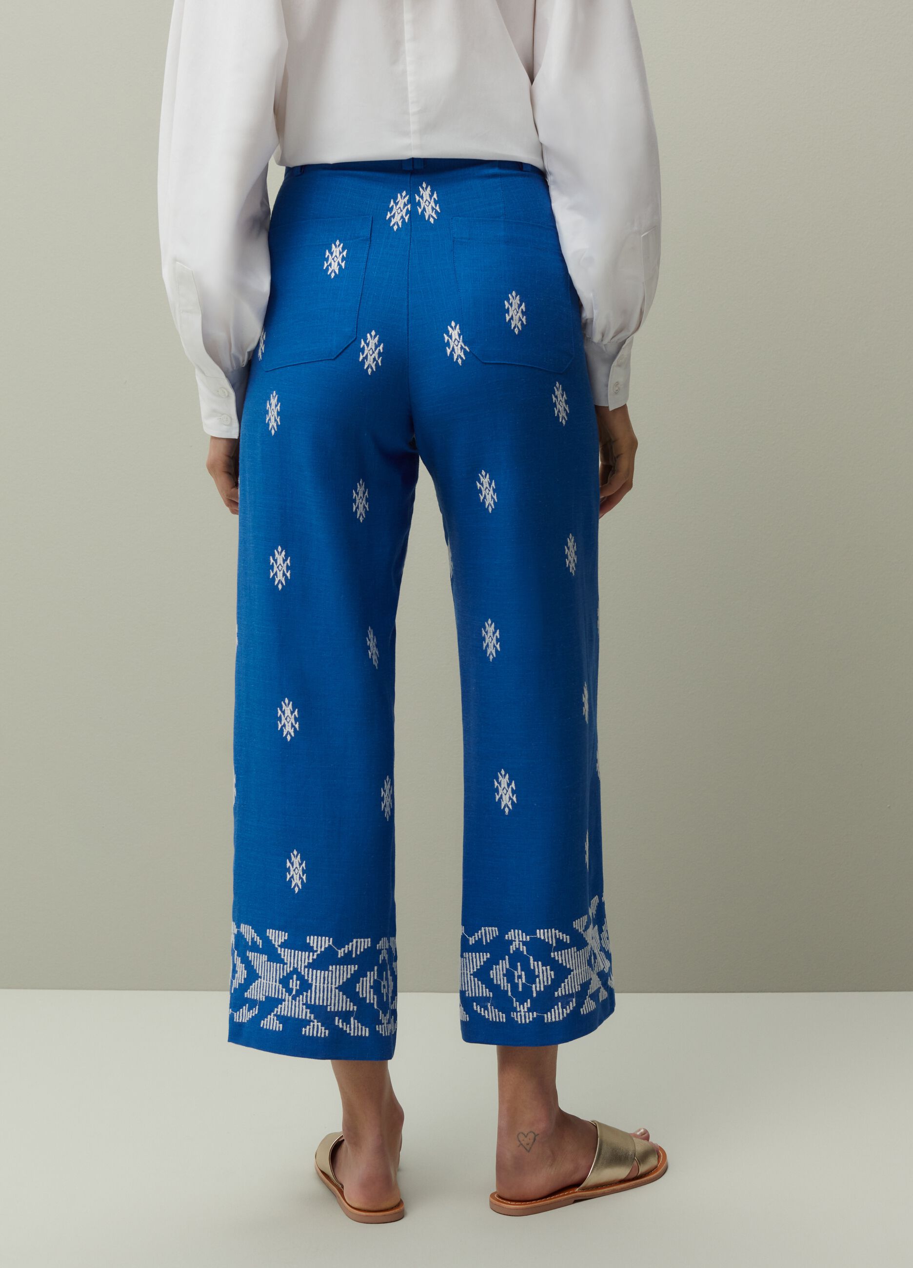 Wide-leg trousers with ethnic embroidery