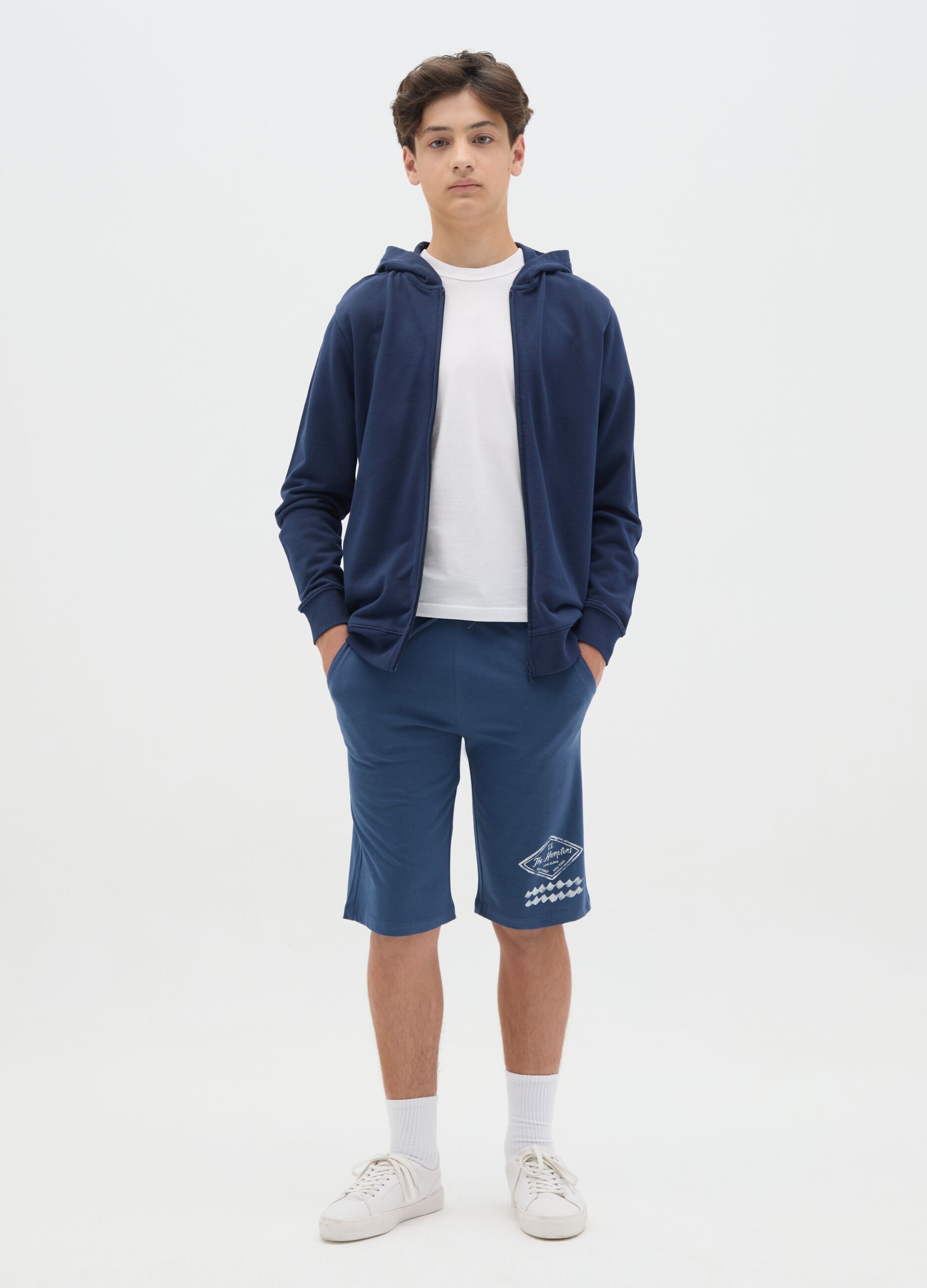 Blue cotton Bermuda shorts with drawstring and print