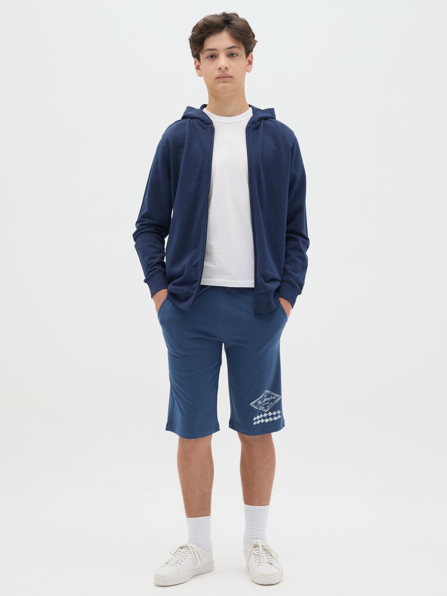 Blue cotton Bermuda shorts with drawstring and print_0
