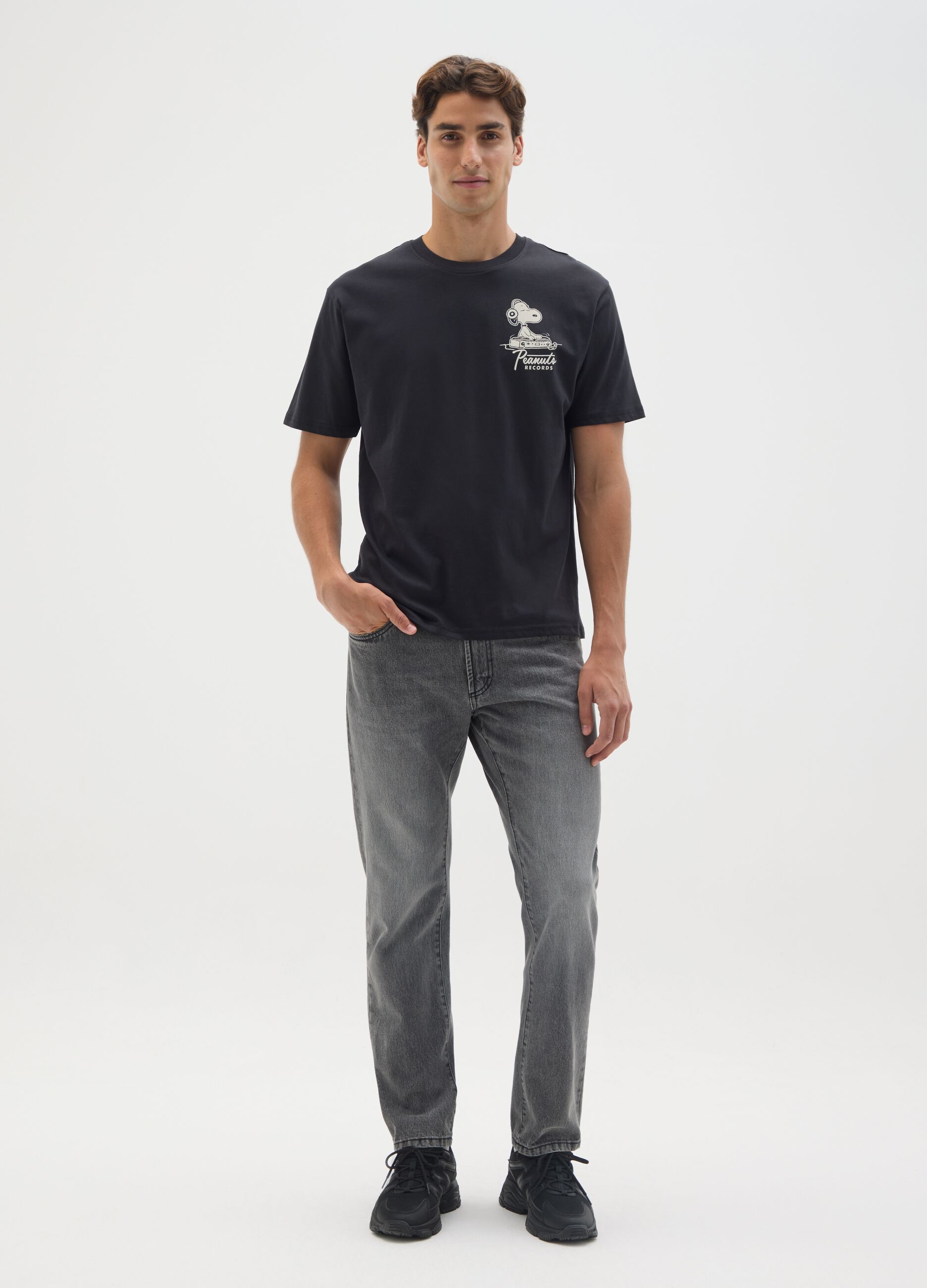 T-shirt in puro cotone nero relaxed fit con Snoopy
