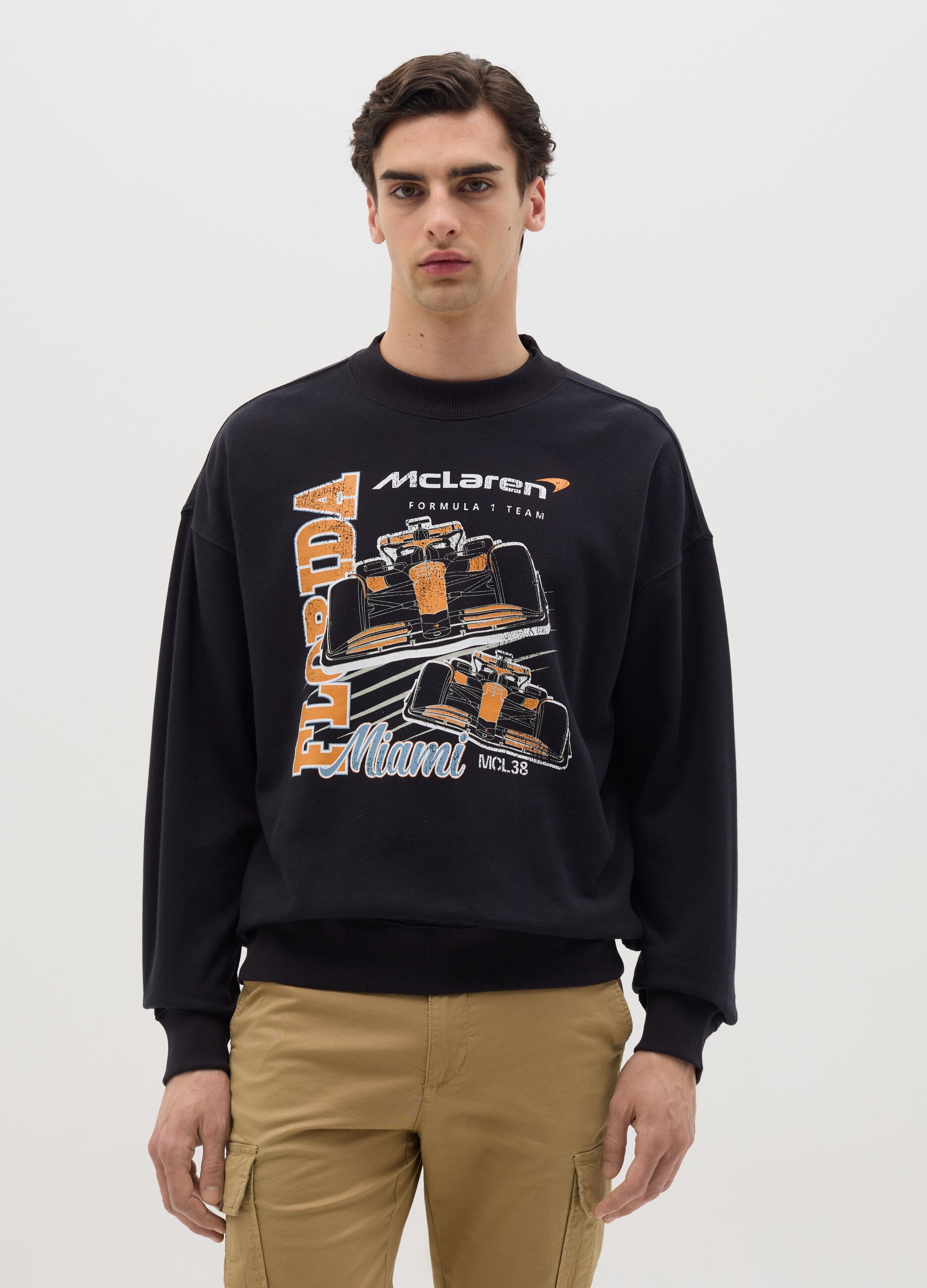 Black sweatshirt with round neck and McLaren print