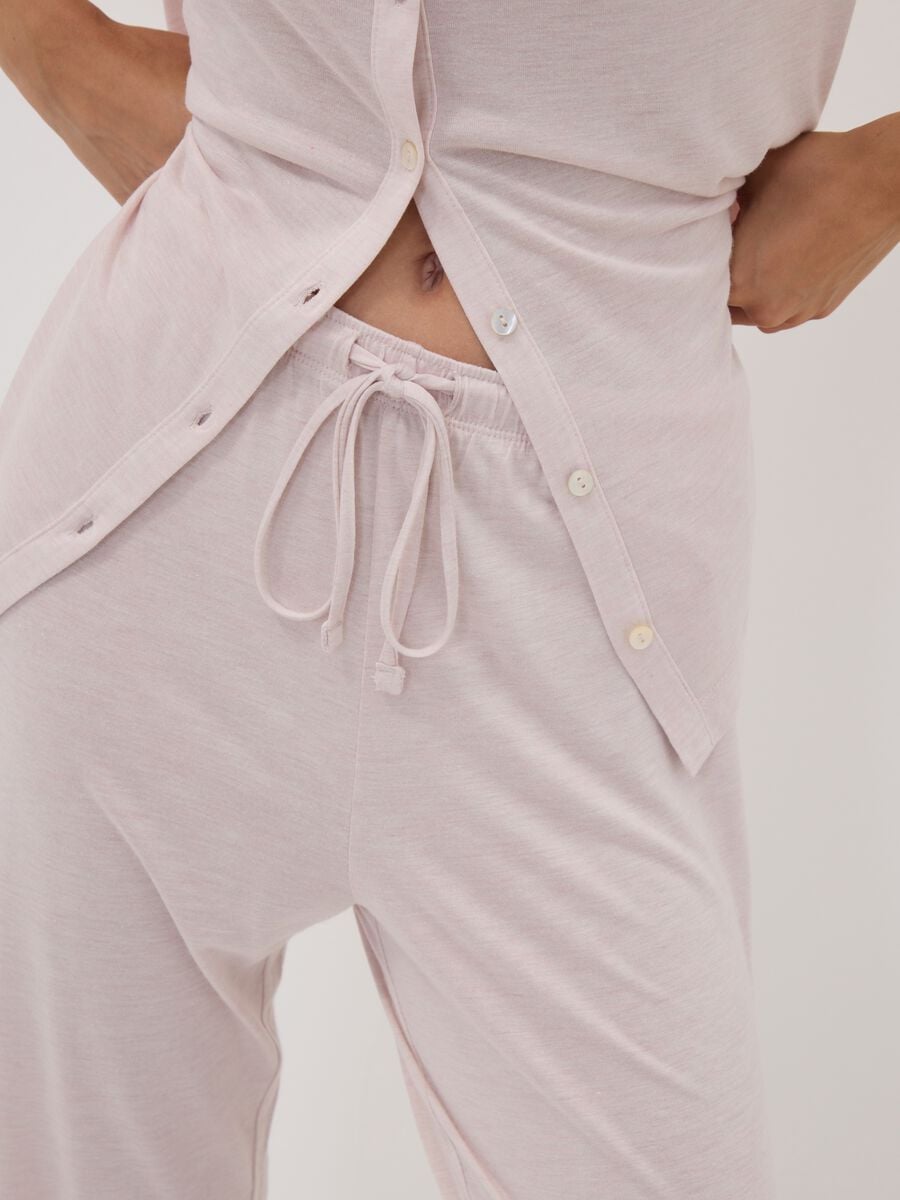 Pink pure viscose pyjama with lace V-neck, regular fit_2