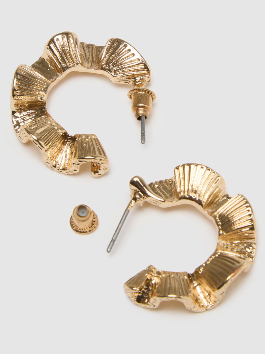 Gold-plated steel earrings with sophisticated design_1