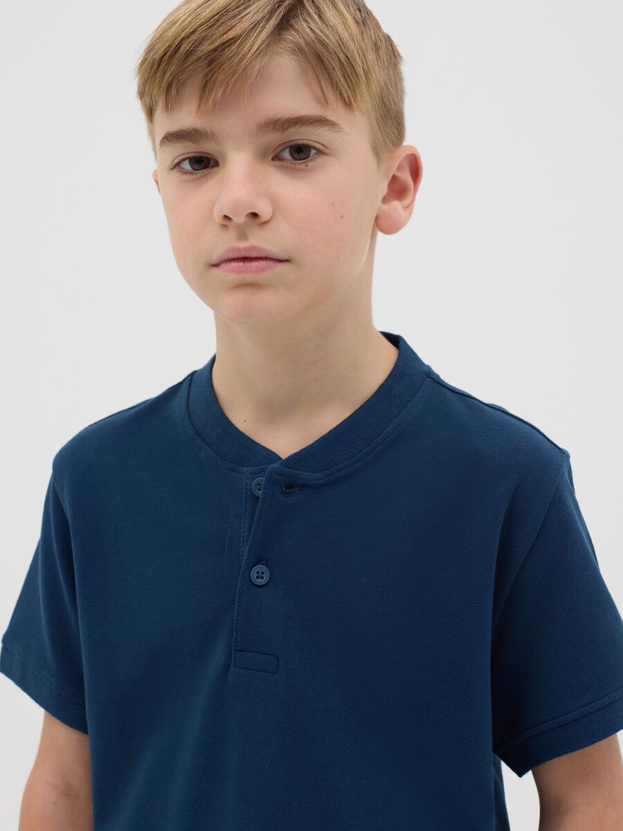 Boys’ blue polo shirt in 100% cotton with regular fit_1
