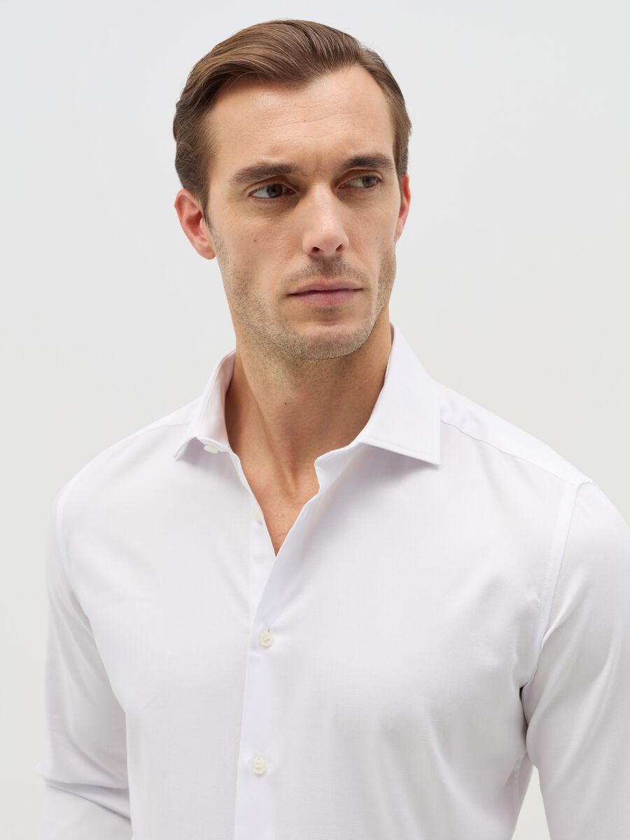 Slim-fit easy-iron shirt in white Oxford cotton_1