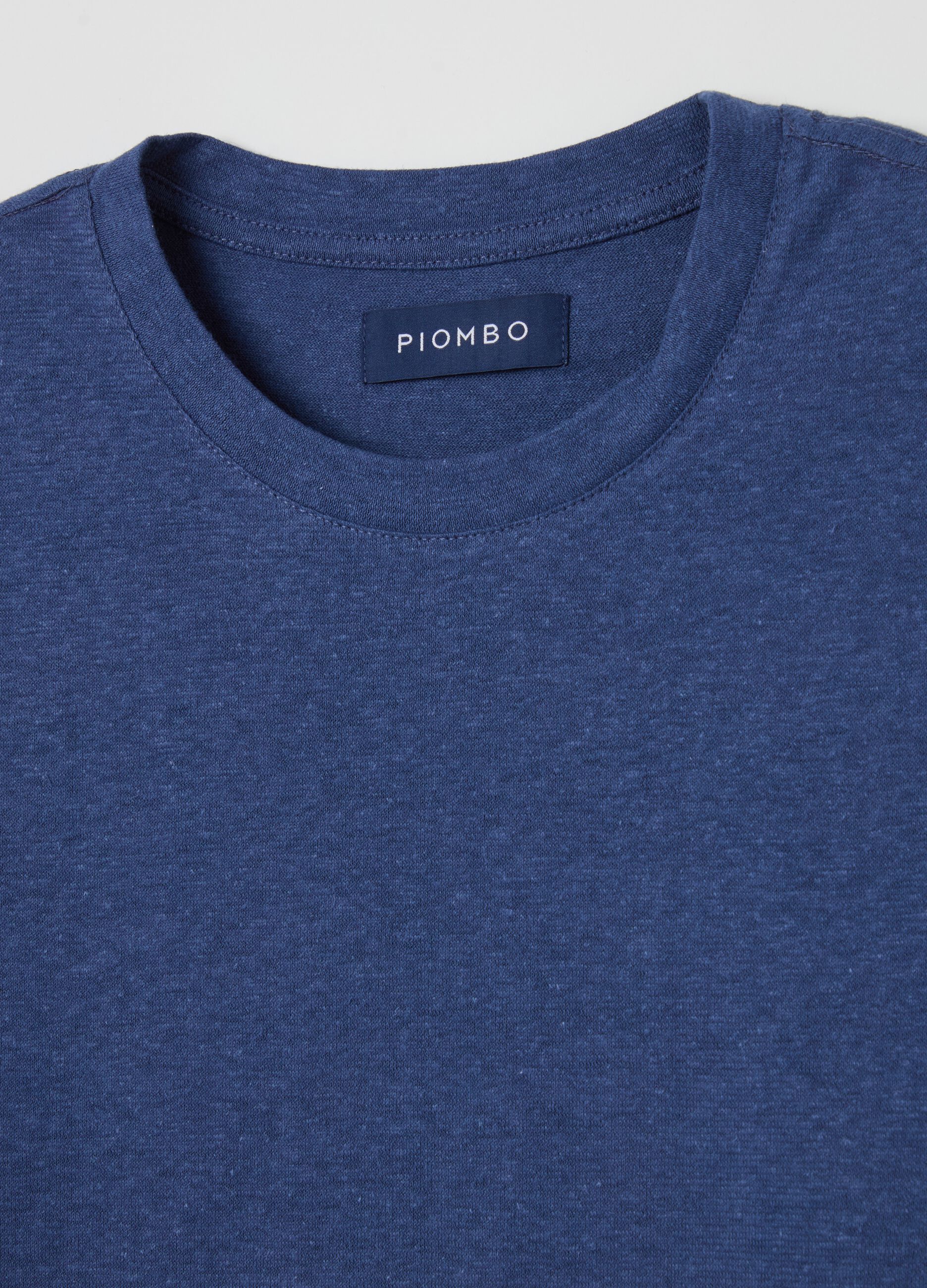 T-shirt with round neck in linen and cotton