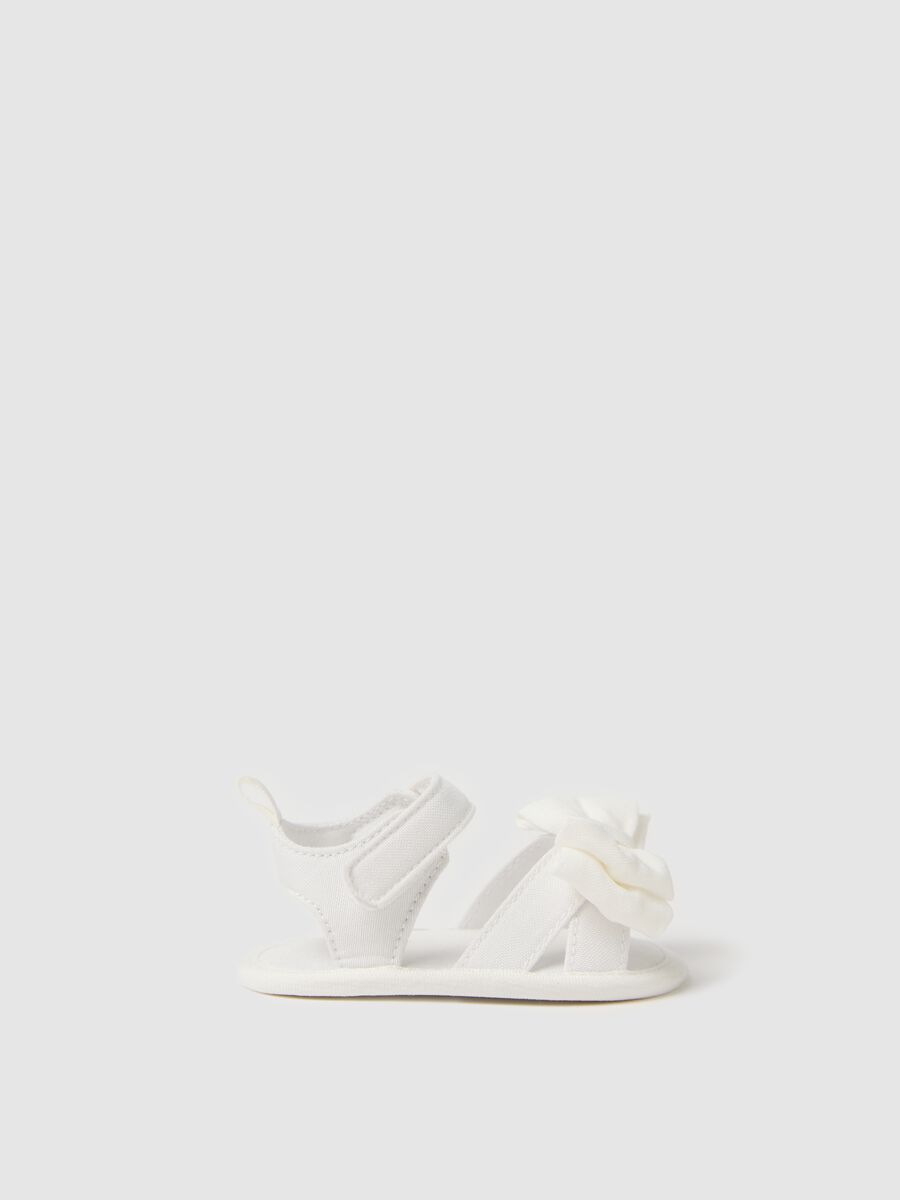 White sandals with flower_0