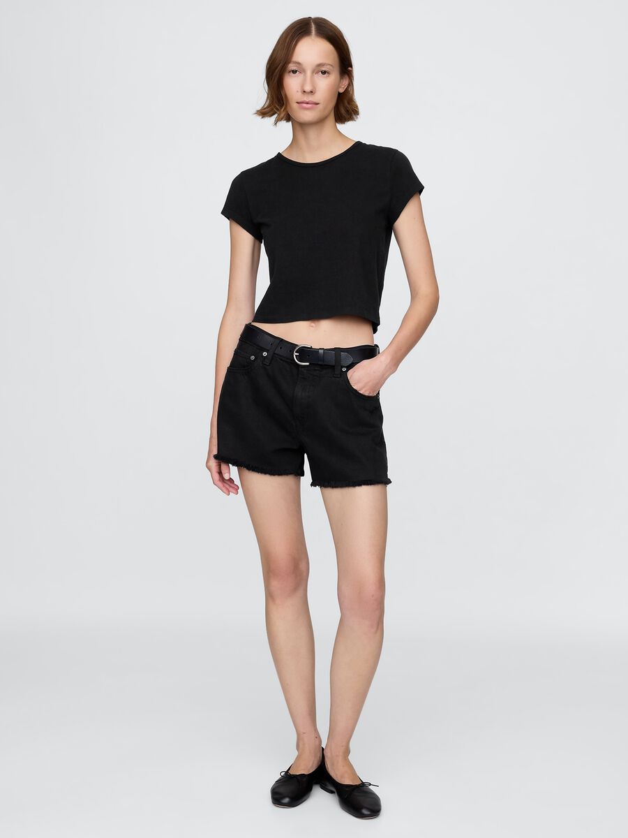 Short in denim nero con orlo sfrangiato_0
