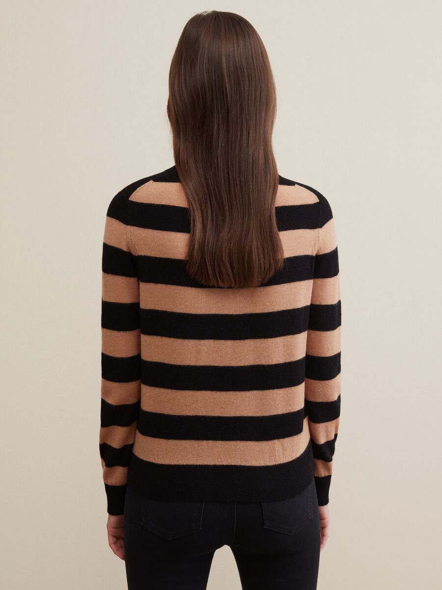 Pullover in lana a righe_2