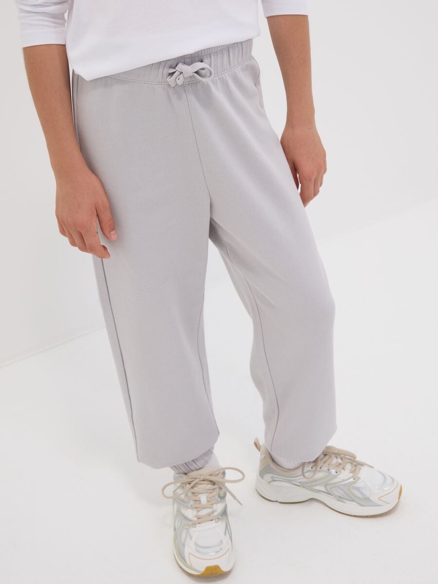 Pantaloni jogger grigi in puro cotone organico per ragazzo relaxed fit_2