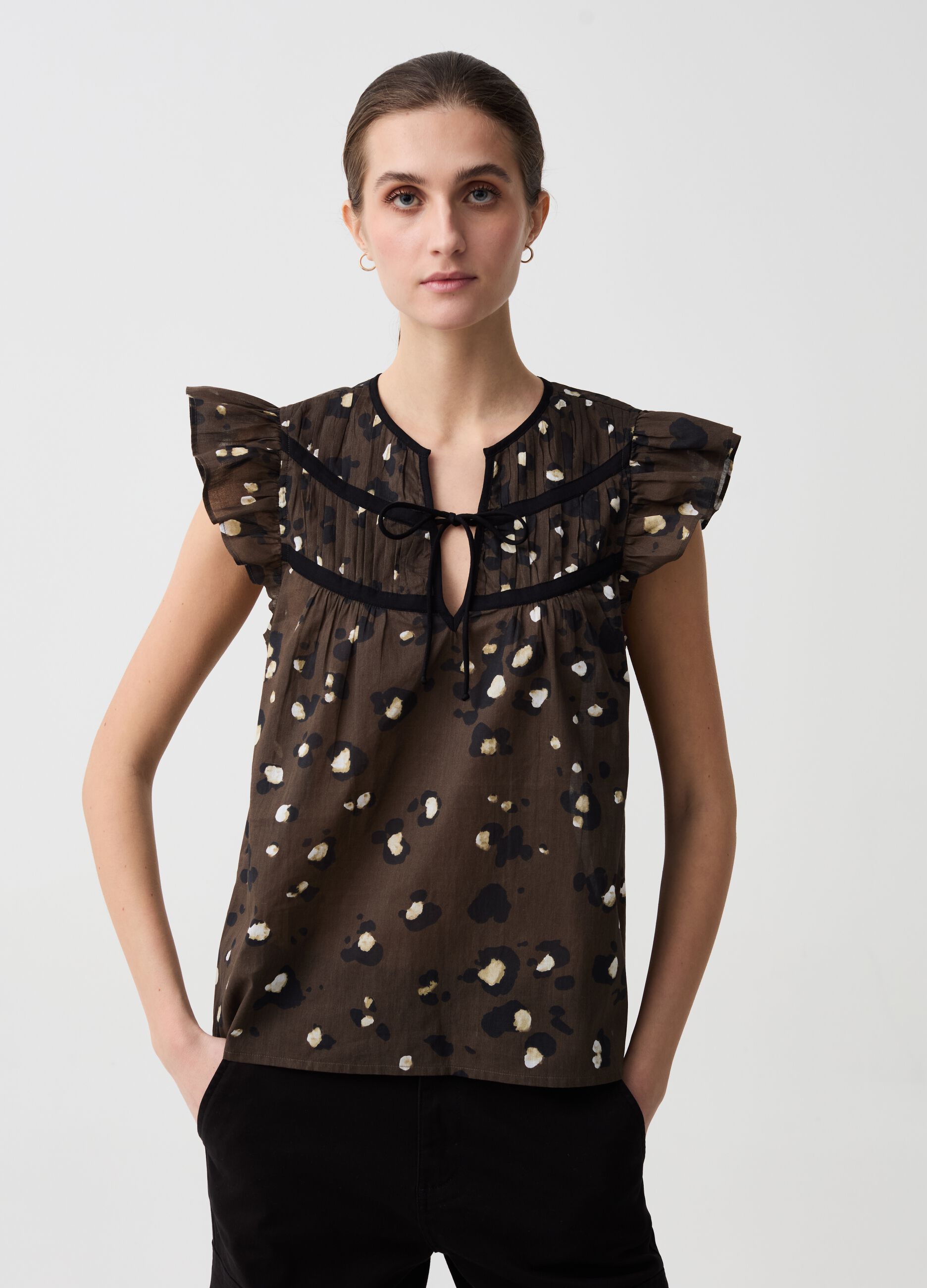 Blusa stampata in voile con volant