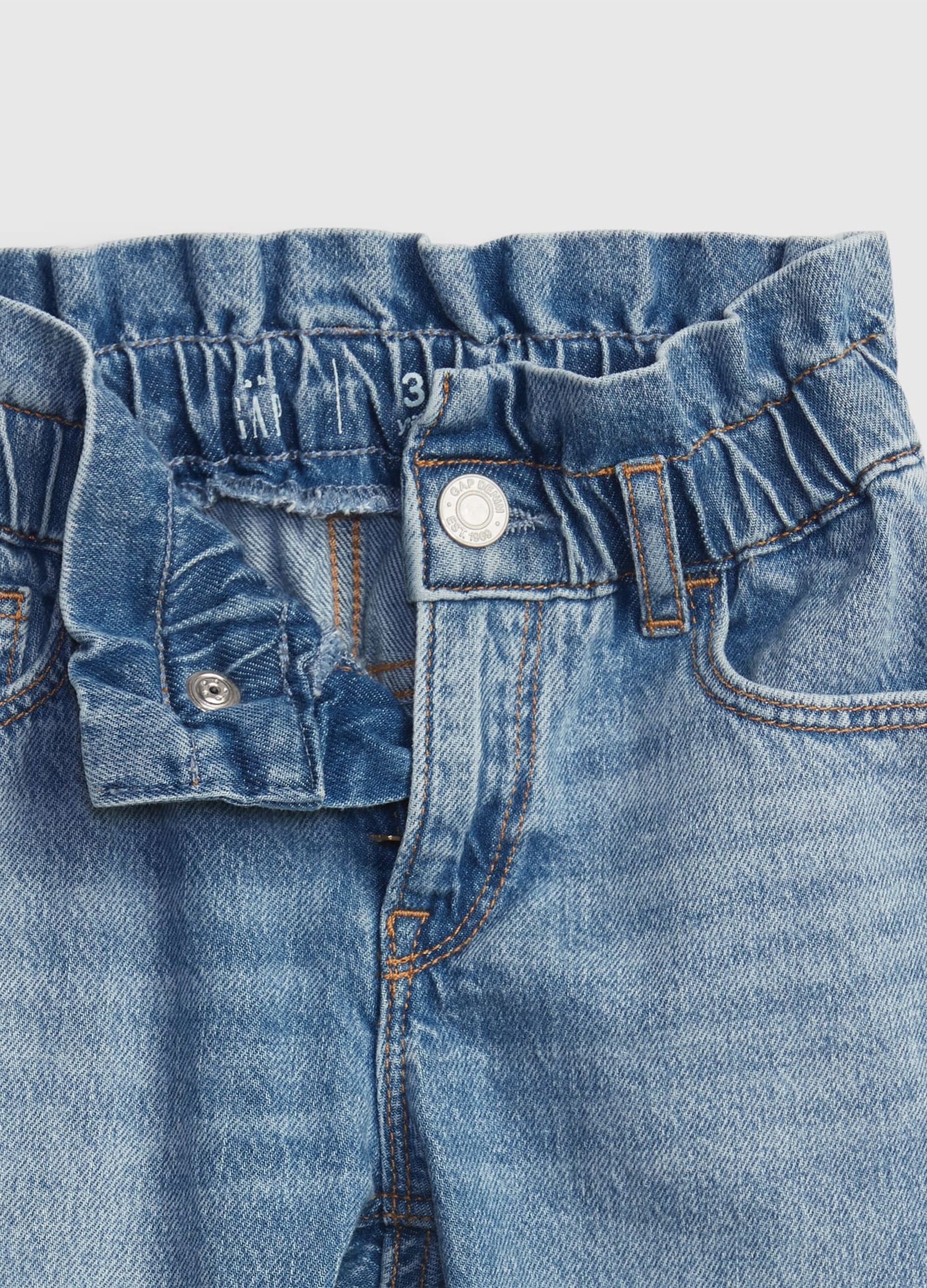 Mum-fit jeans with ruffles