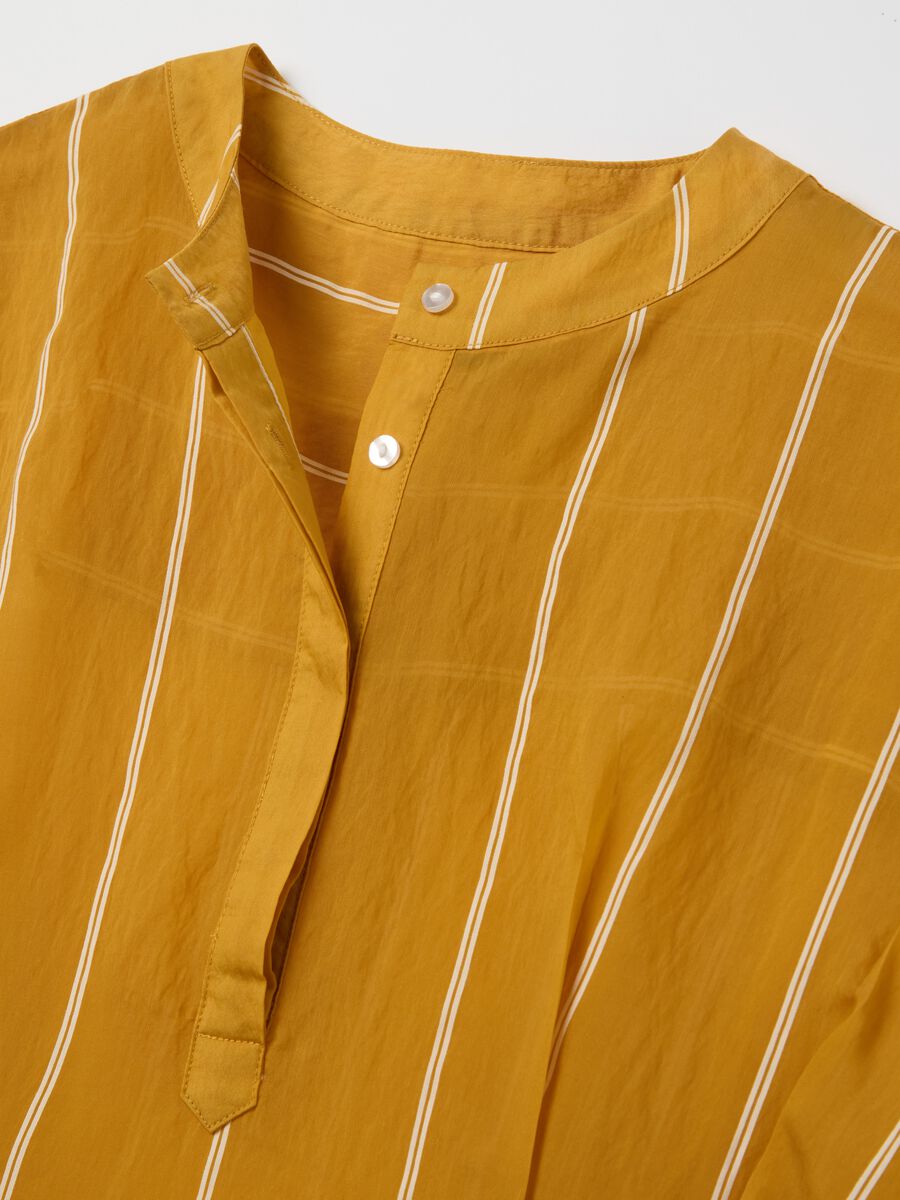 Blusa a righe con maniche a kimono_1