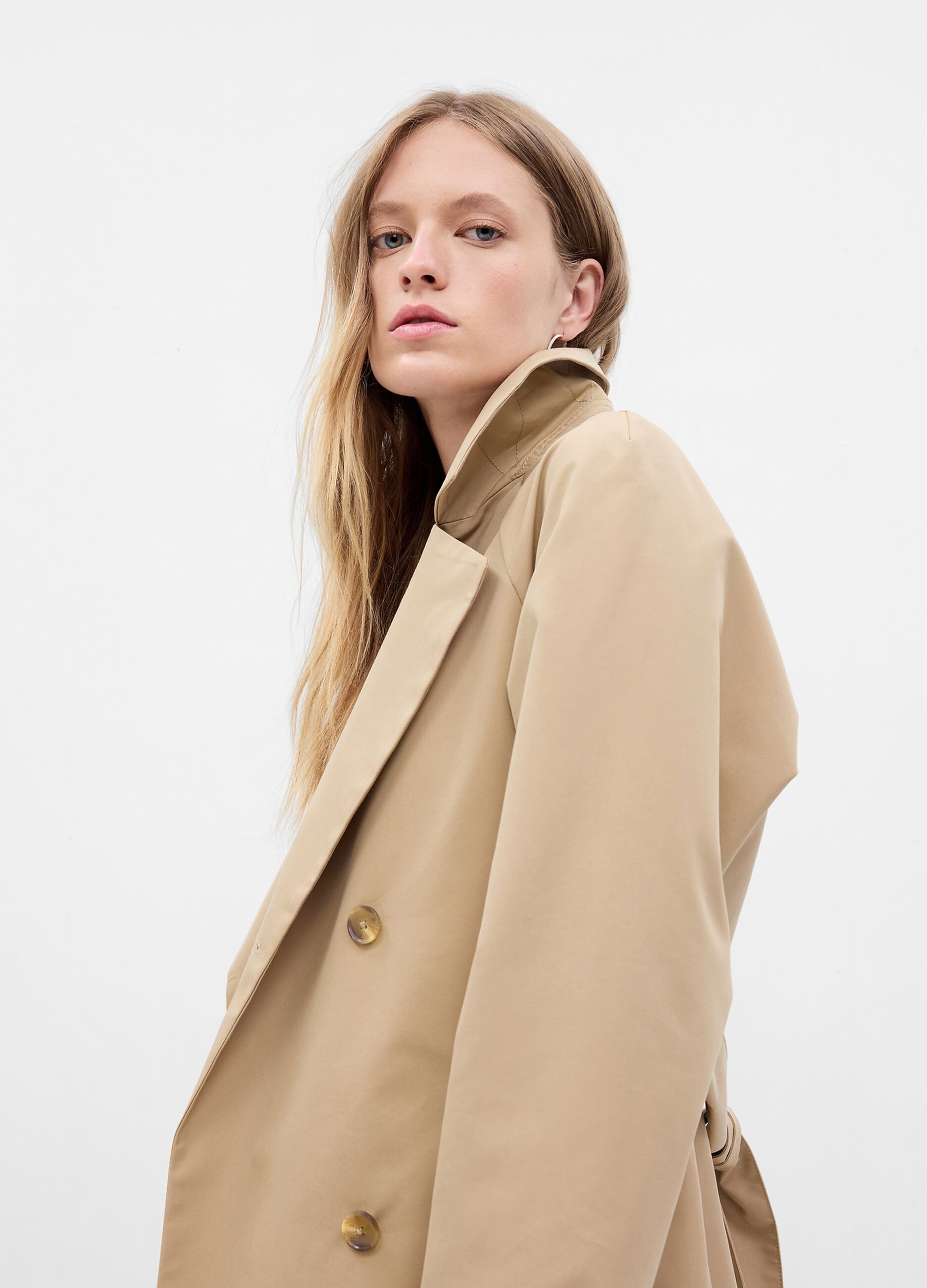 Trench lungo con maniche raglan