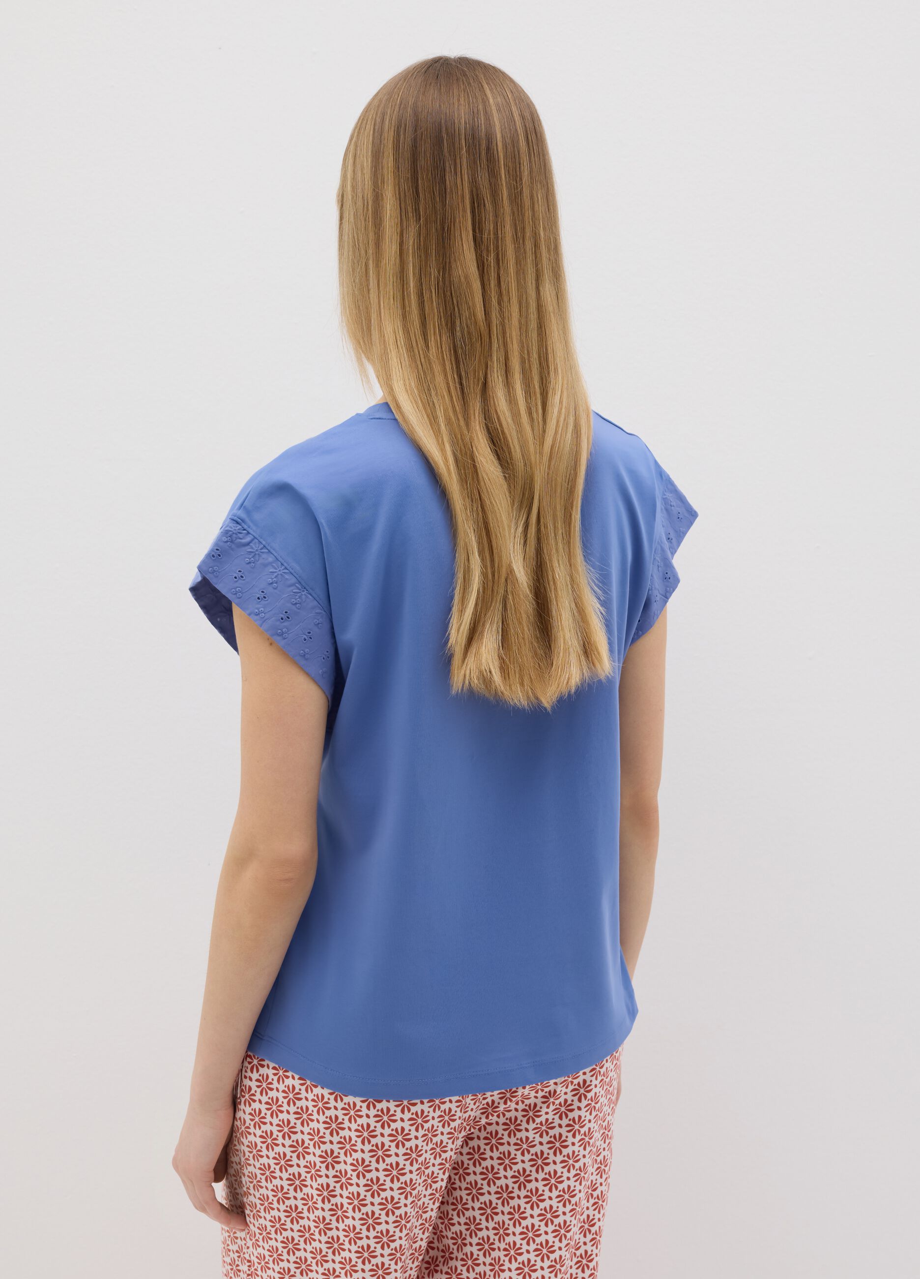 Blue pyjama top with short sleeves in broderie anglaise