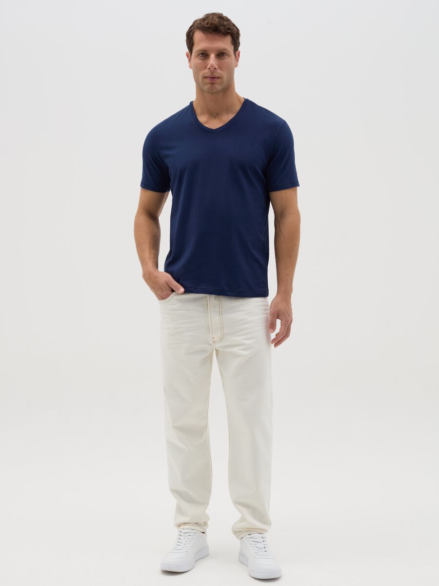 Slim-fit T-shirt in stretch cotton with V neck_1