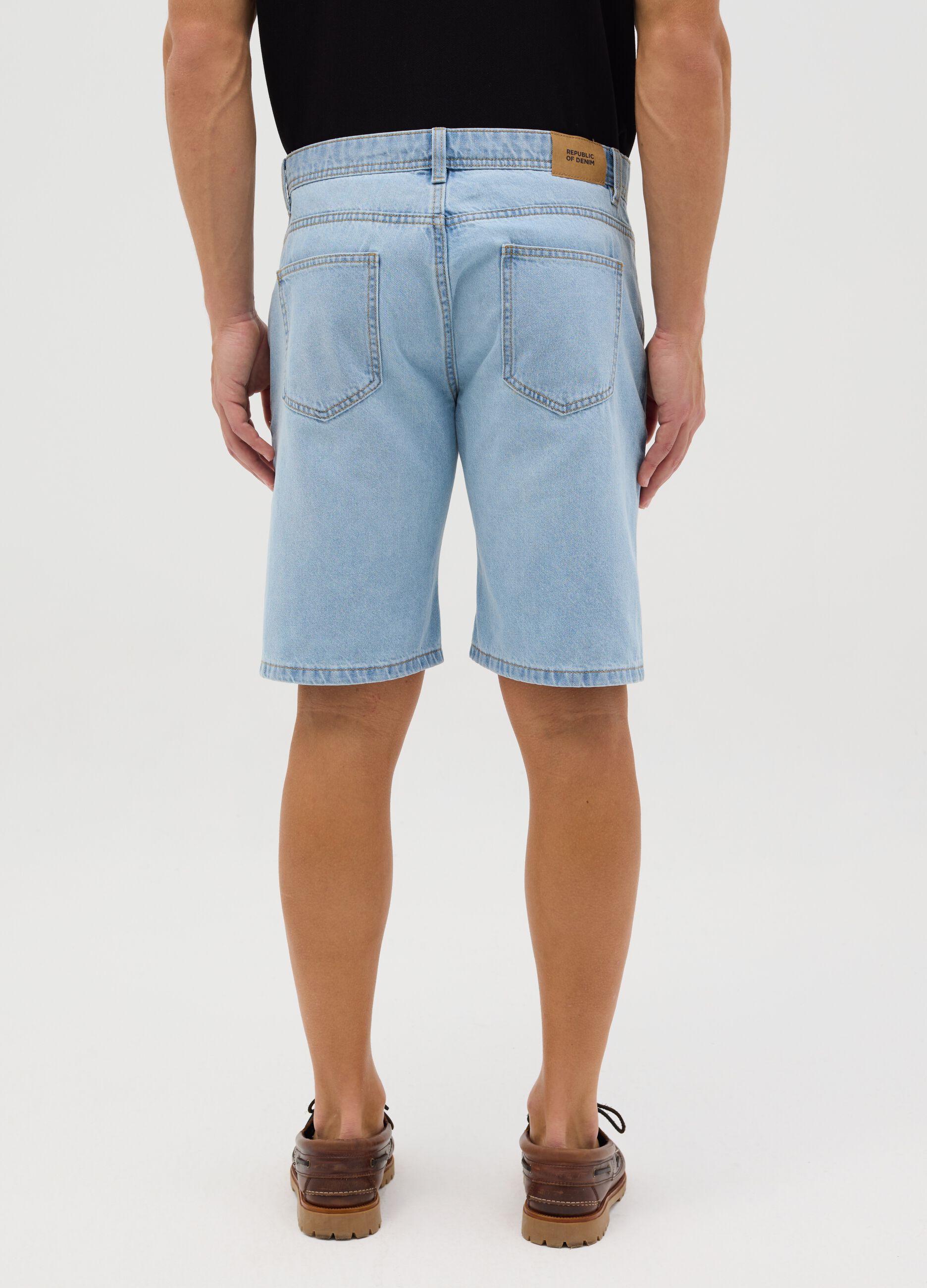 Sky blue slim-fit Bermuda shorts in denim
