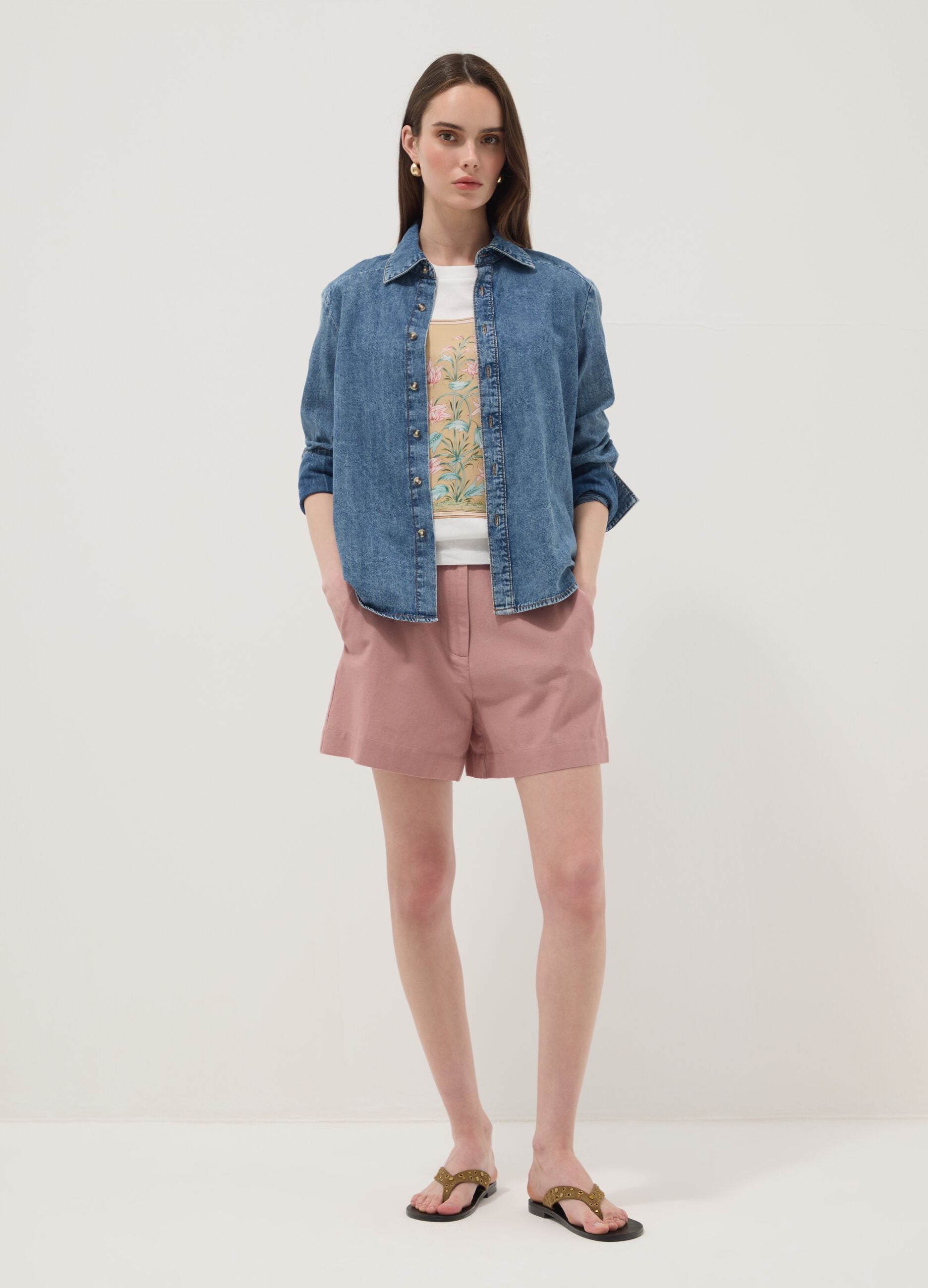 Pink shorts in a viscose, cotton and linen blend &ndash; regular fit