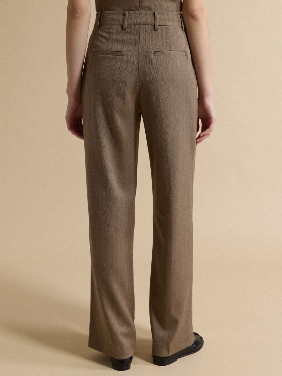 Brown regular-fit formal trousers in stretch viscose_3