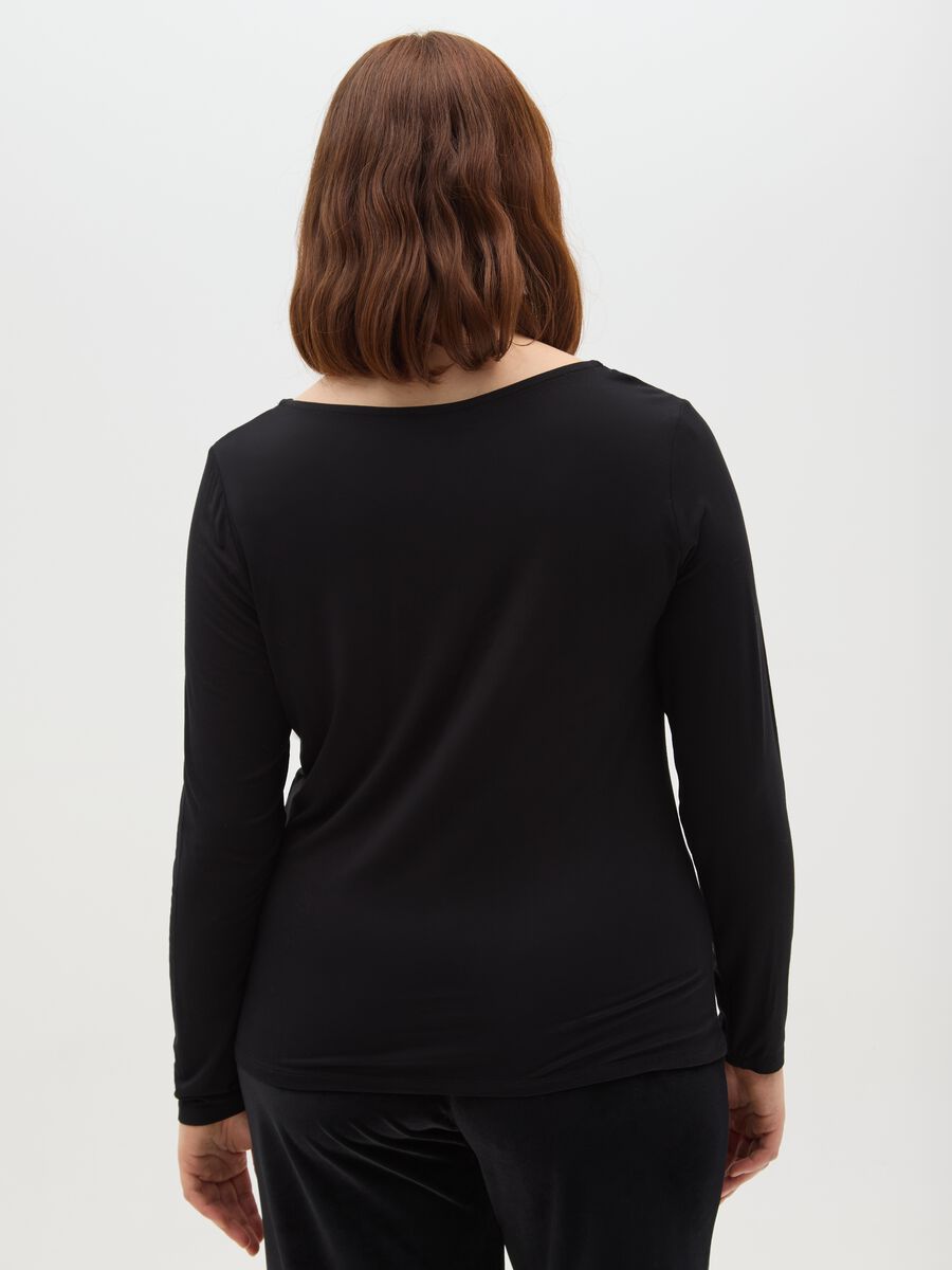 Maglia nera regular fit con scollo a V_2