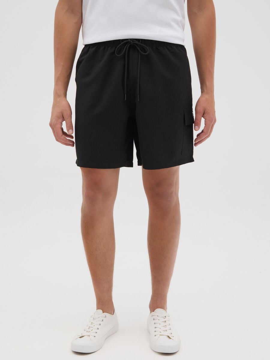 Black swimming trunks with logo print_1
