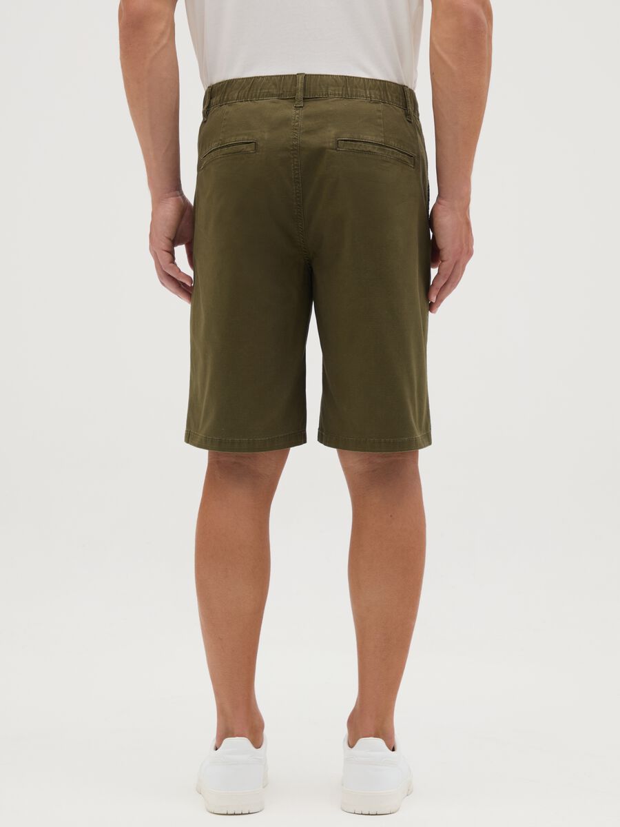 Pantaloncini da uomo in cotone elasticizzato verde regular fit_3