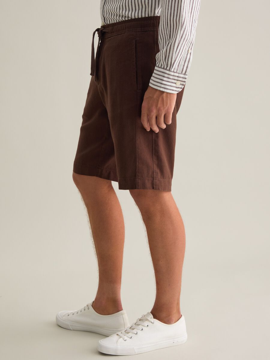 Men's brown cotton-blend regular fit shorts_3