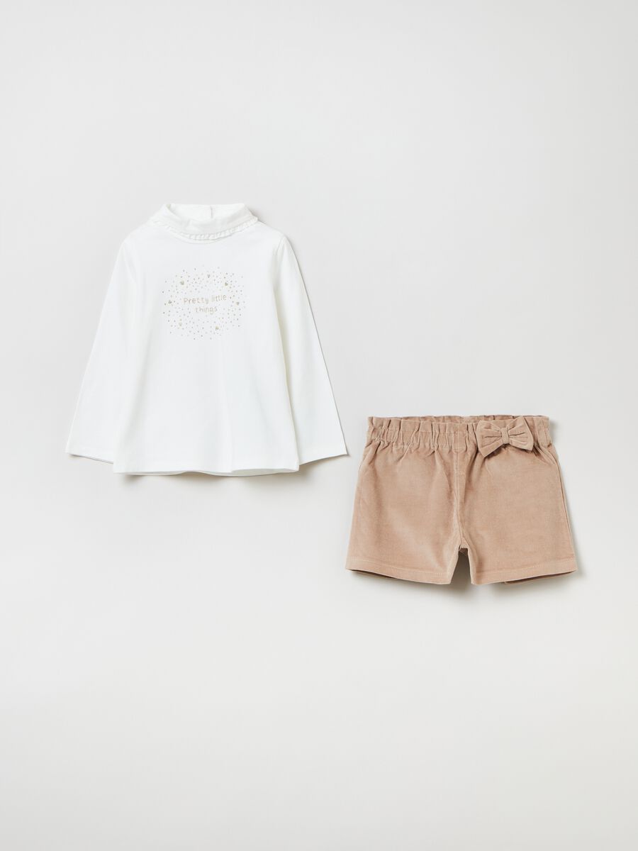 Set t-shirt a collo alto e shorts_0