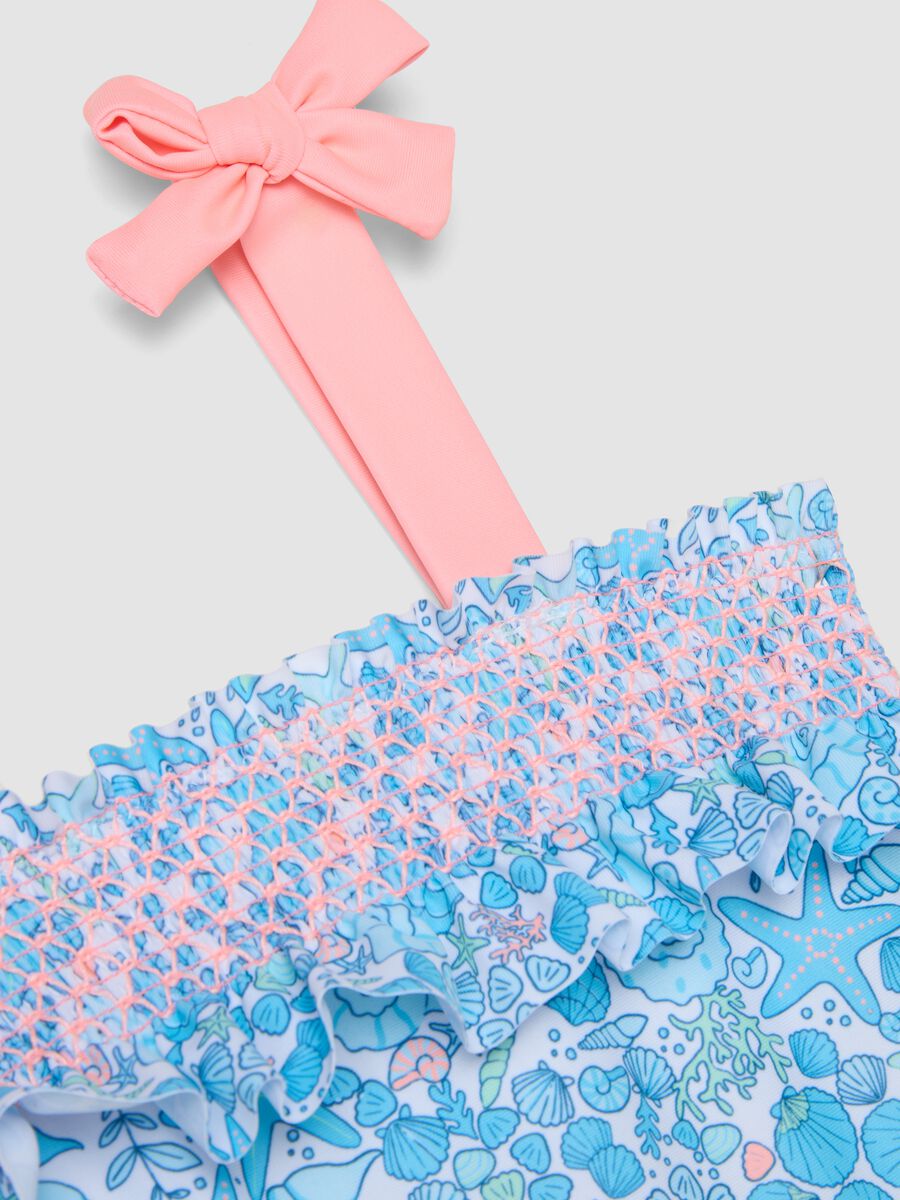Costume intero azzurro in tessuto elasticizzato con stampa marina per bambina_2