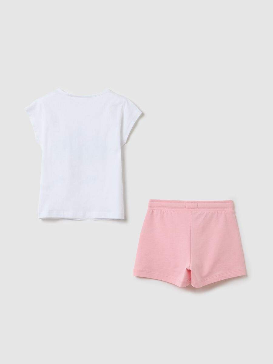 Jogging set with white T-shirt and pink shorts_1