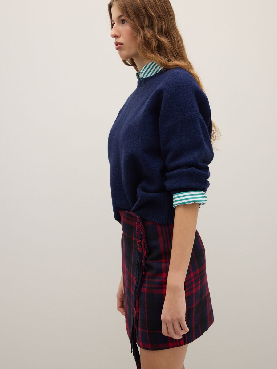 Regular fit blue pullover with round neckline_0
