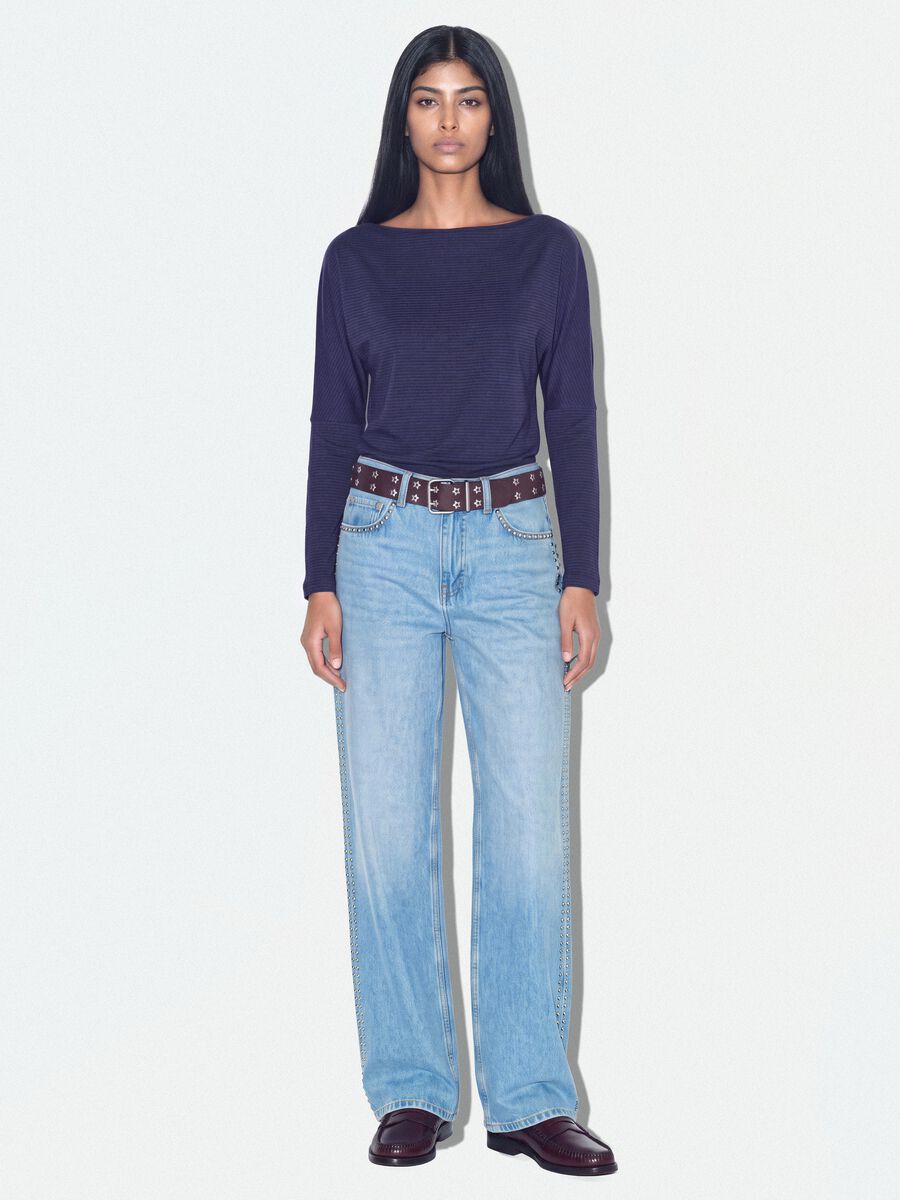 T-shirt blu in viscosa elasticizzata con scollo a barchetta_1