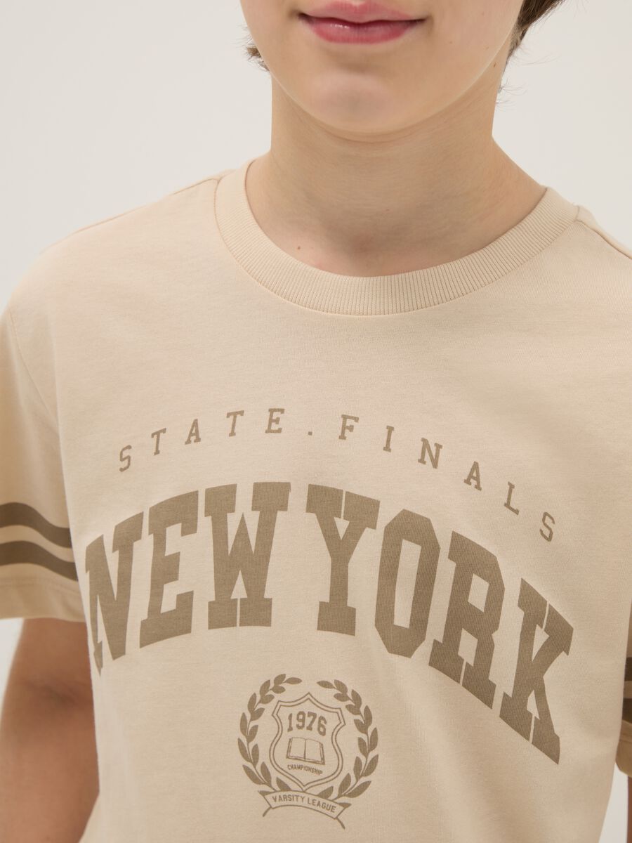 Beige pure cotton boy's regular fit T-shirt with New York print_2